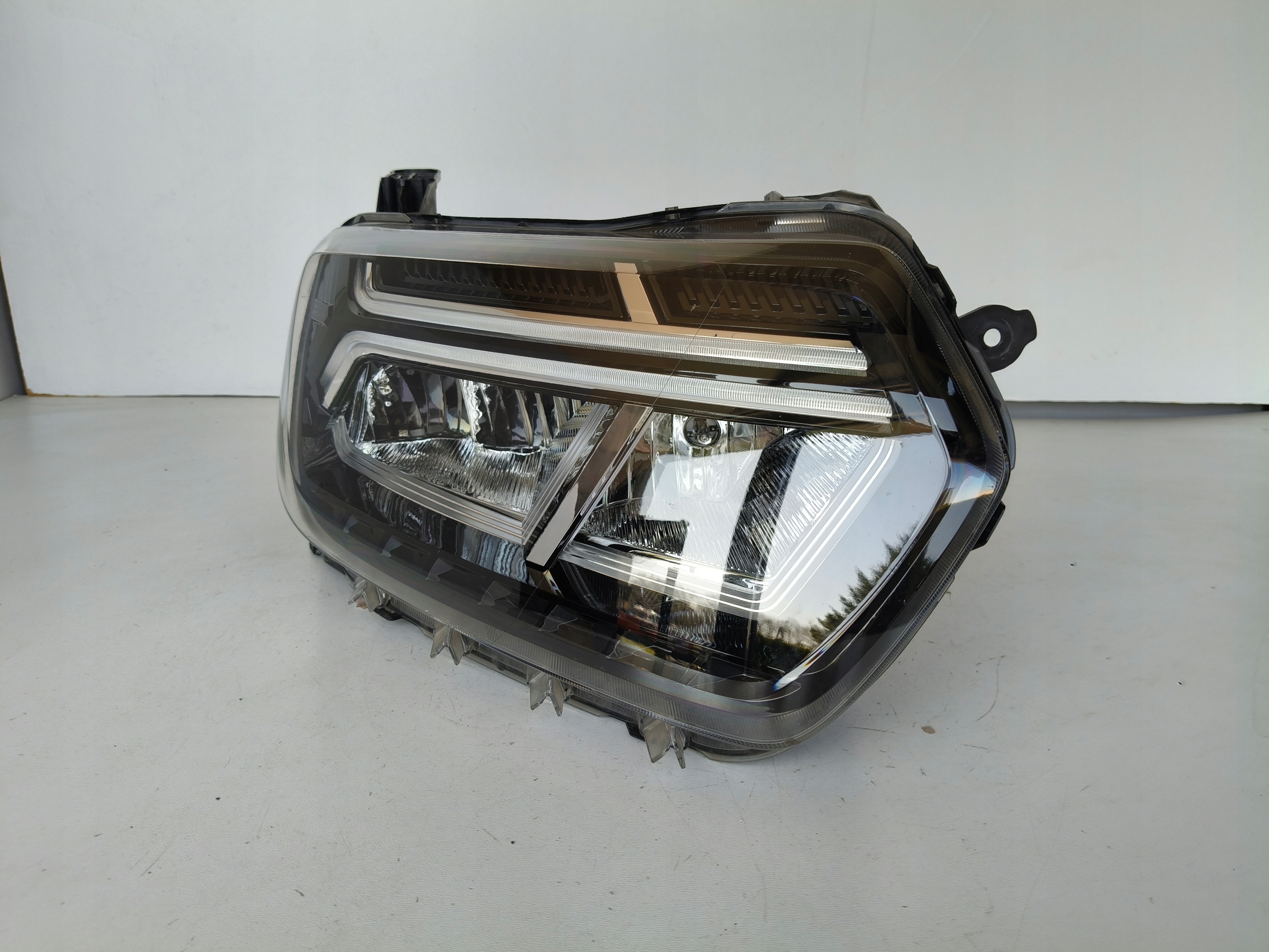 light right REFLEKTOR DACIA DUSTER II LIFT FULL LED