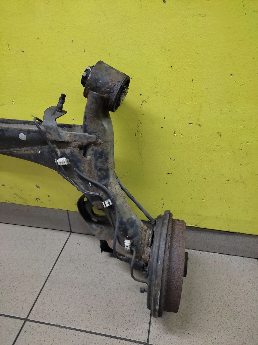 VW FOX 1.2 hinten Achsträger