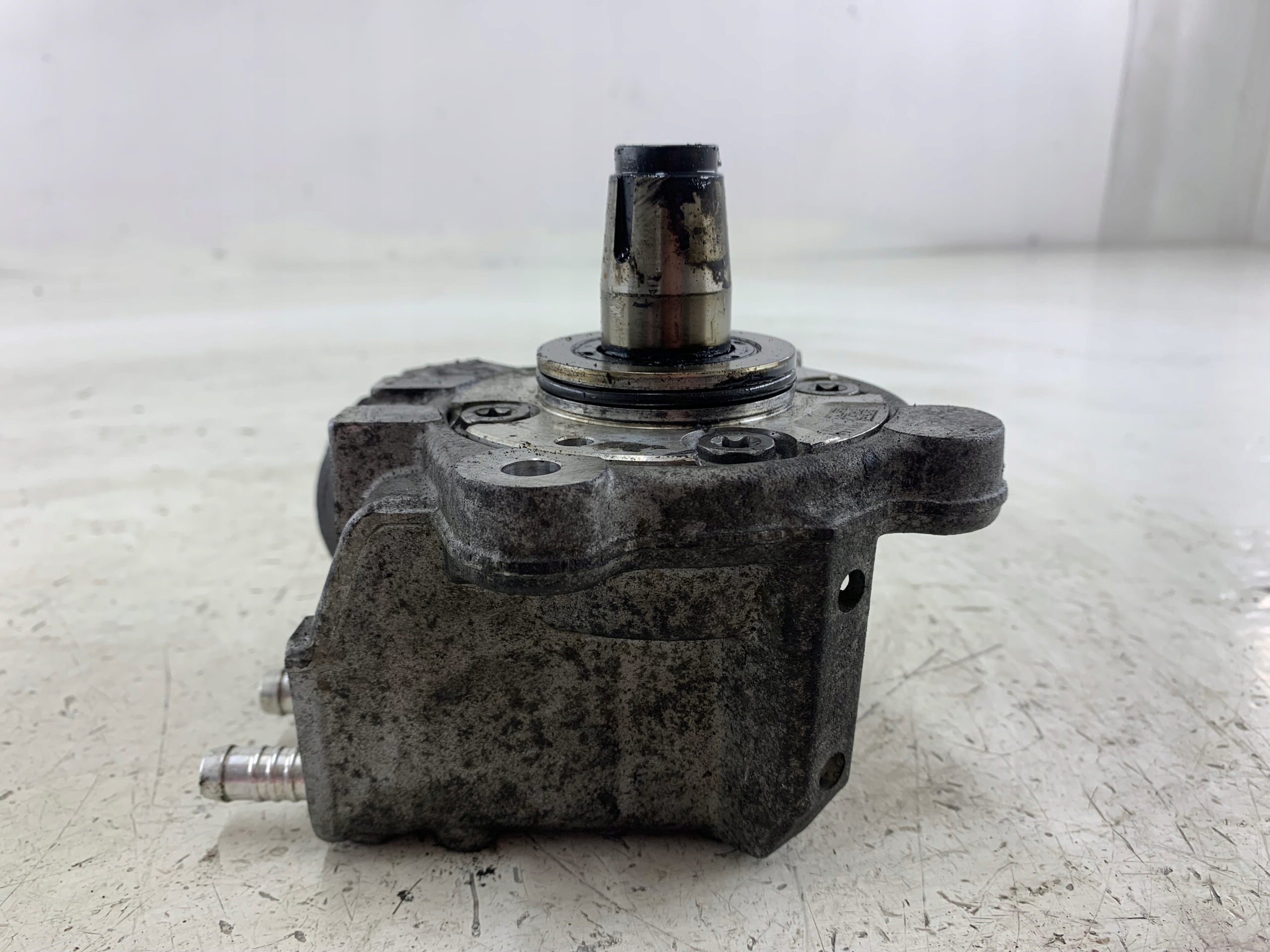 BMW E90 E91 E87 E81 2.0 D Einspritzpumpe 7797874