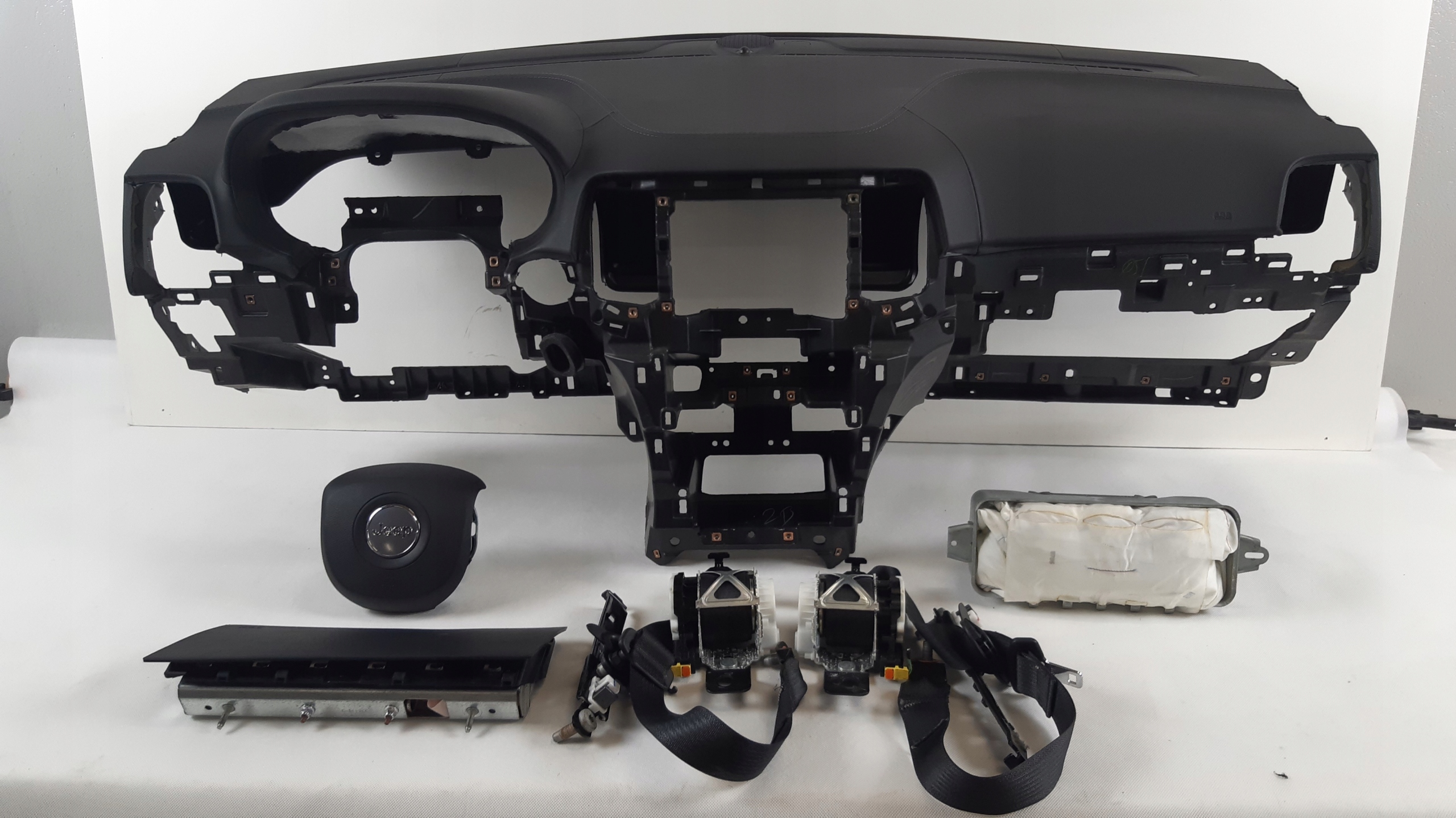 JEEP GRAND CHEROKEE WK2 DESKA ROZDZIELCZA ZESTAW AIRBAG za 4500 zł z