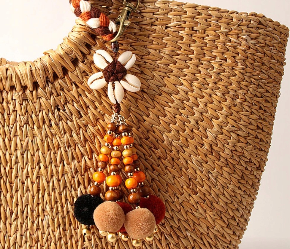 

Brelok Damski drewniane koraliki z pomponem Kwiat