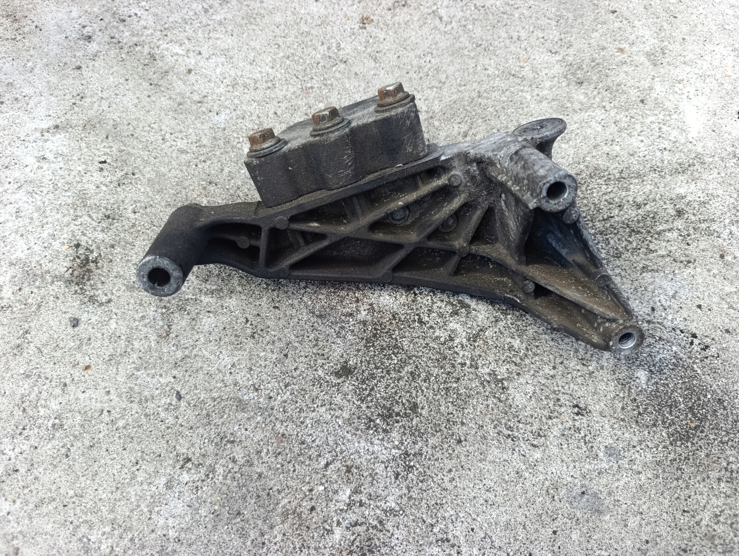 VW T5 1.9 TDI engine mount side right 038199207AK