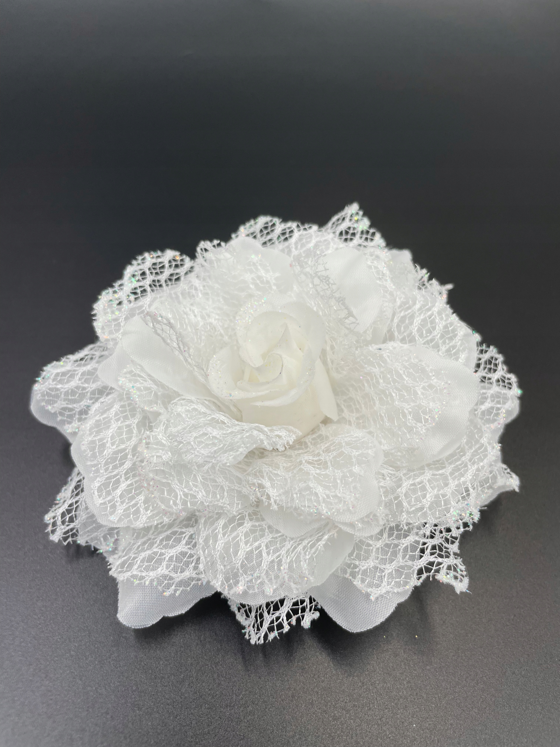 BROSZKA KWIAT MATERIAŁOWA KORONKA BIAŁY Marka Inna marka