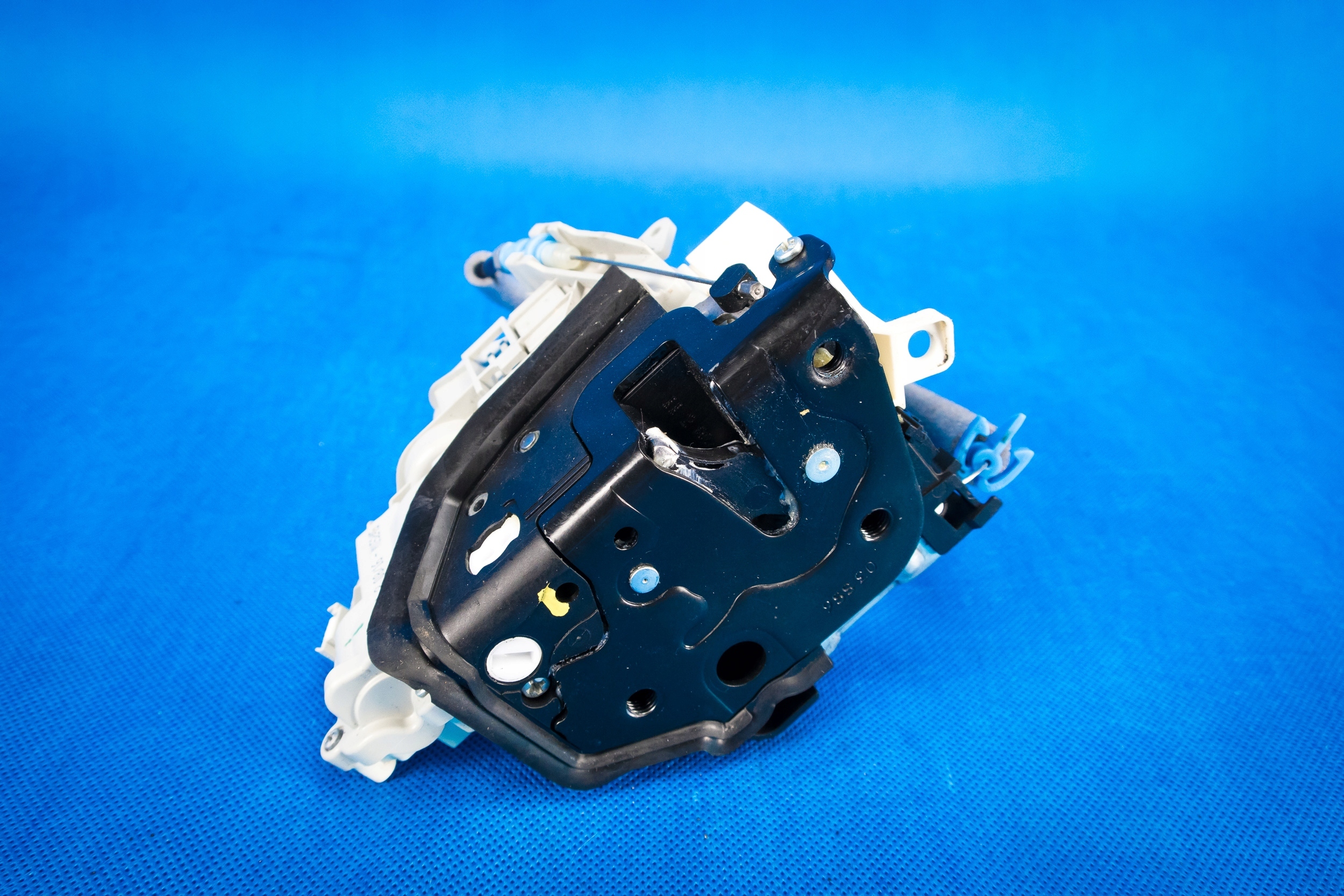 lock door left rear part Audi A3 A6 A7 Q7 4G0839015C