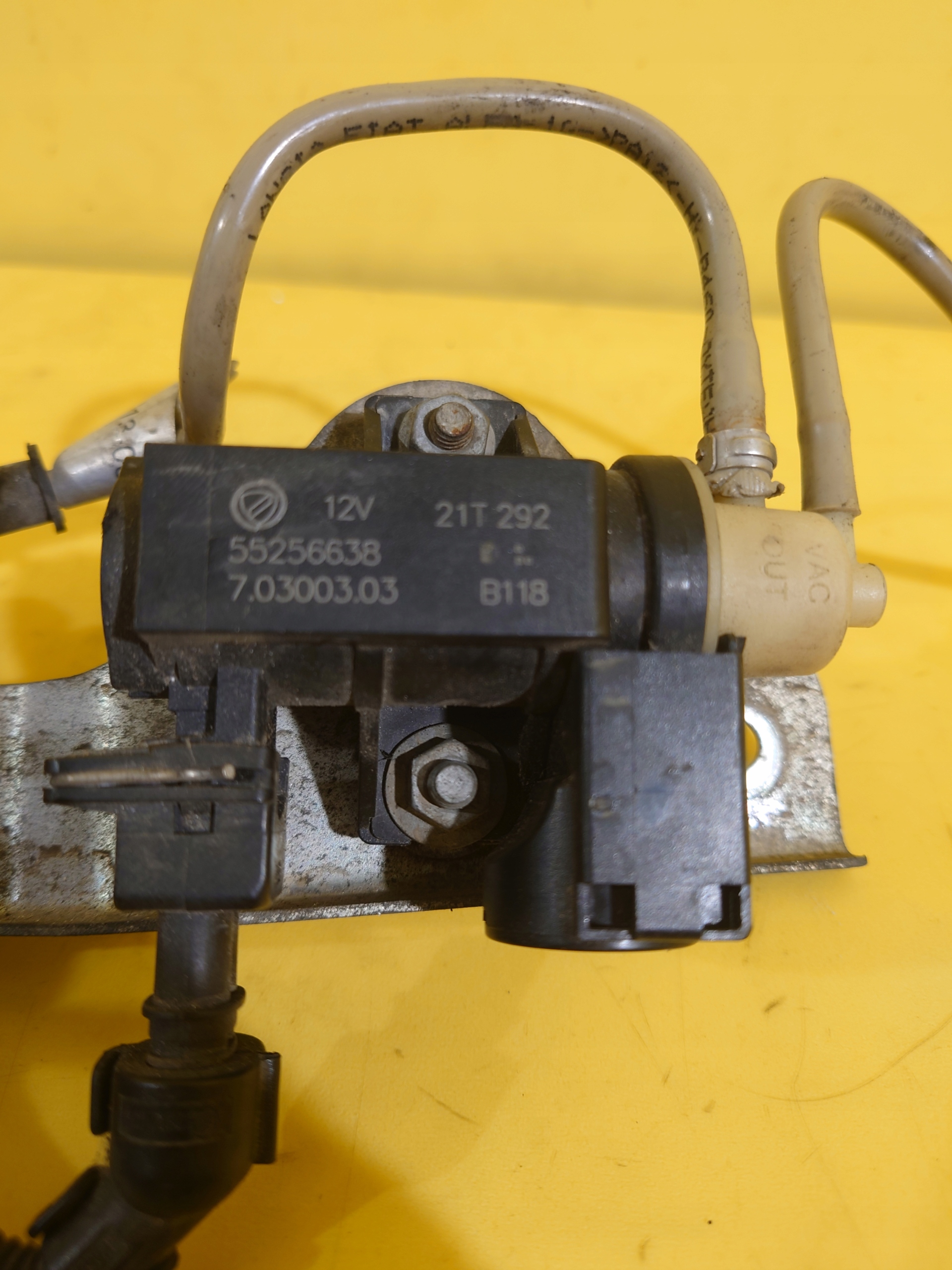 FIAT Doblo II клапан давления 55256638