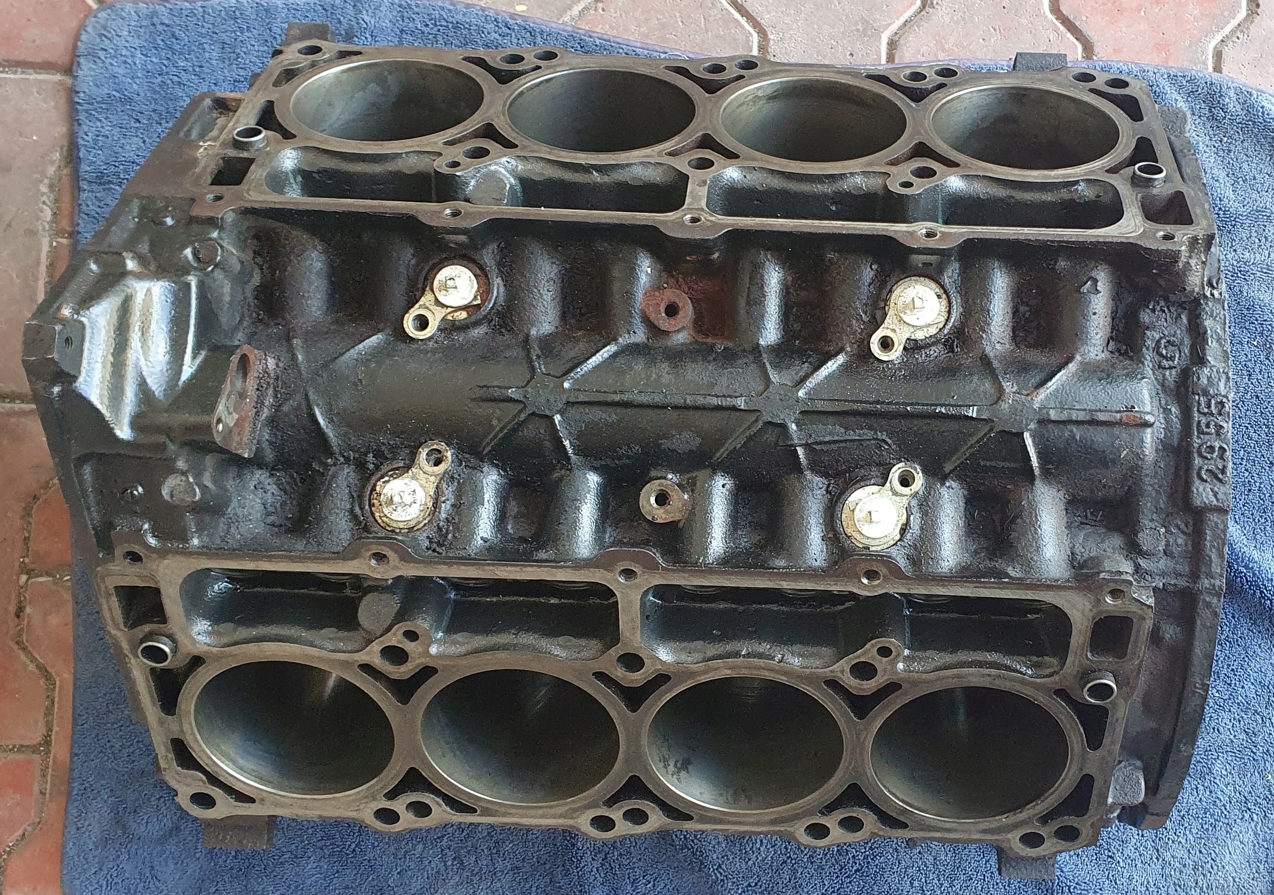 DODGE CHARGER LIFT 2015- 5.7 V8 BLOK SILNIKA Jakość części (zgodnie z GVO) O - oryginał z logo producenta pojazdu (OE)