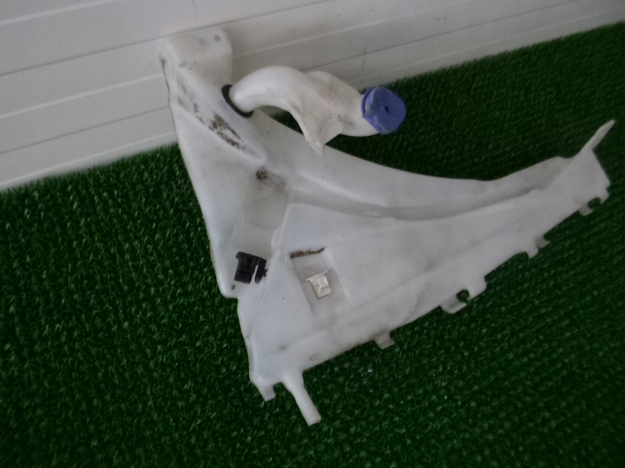 VOLVO C30 06-12 washer fluid tank original
