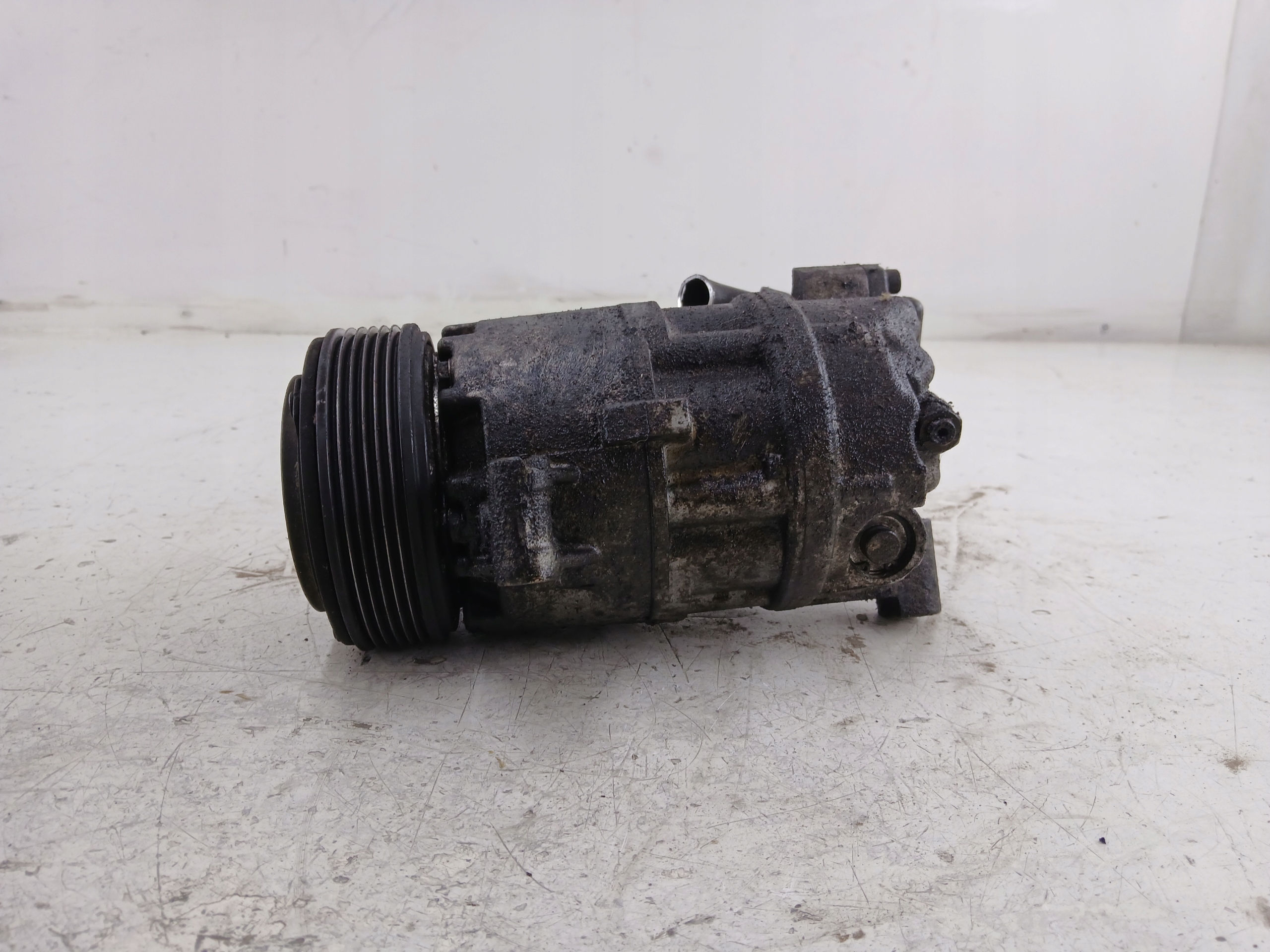BMW E46 1.8 compressor; of the air conditioning compressor 6908660