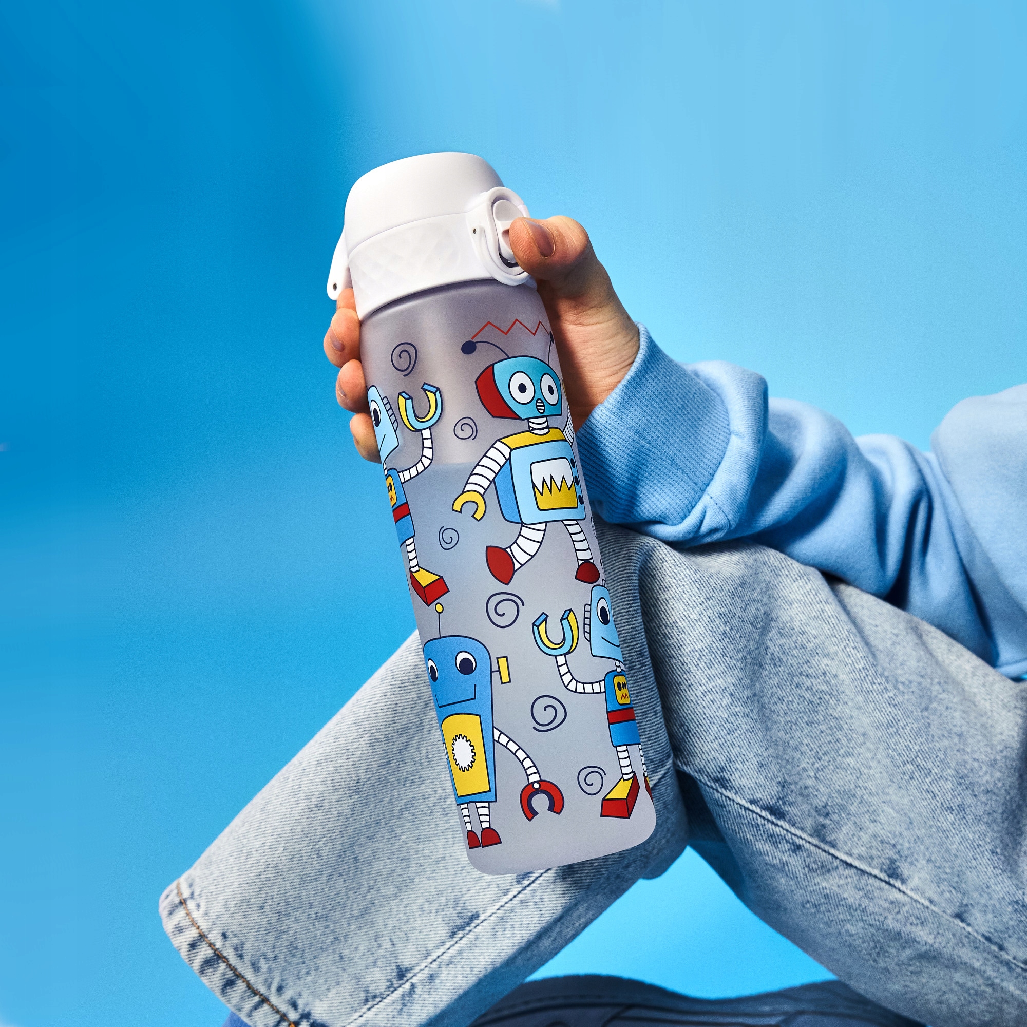 BUTELKA BIDON NA WODĘ DO SZKOŁY PRZEDSZKOLA JASNY KOLOR ROBOTY ION8 0,5 l Marka Ion8