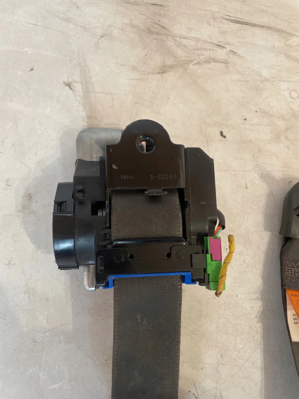 tension belt safety front front right Opel Antara