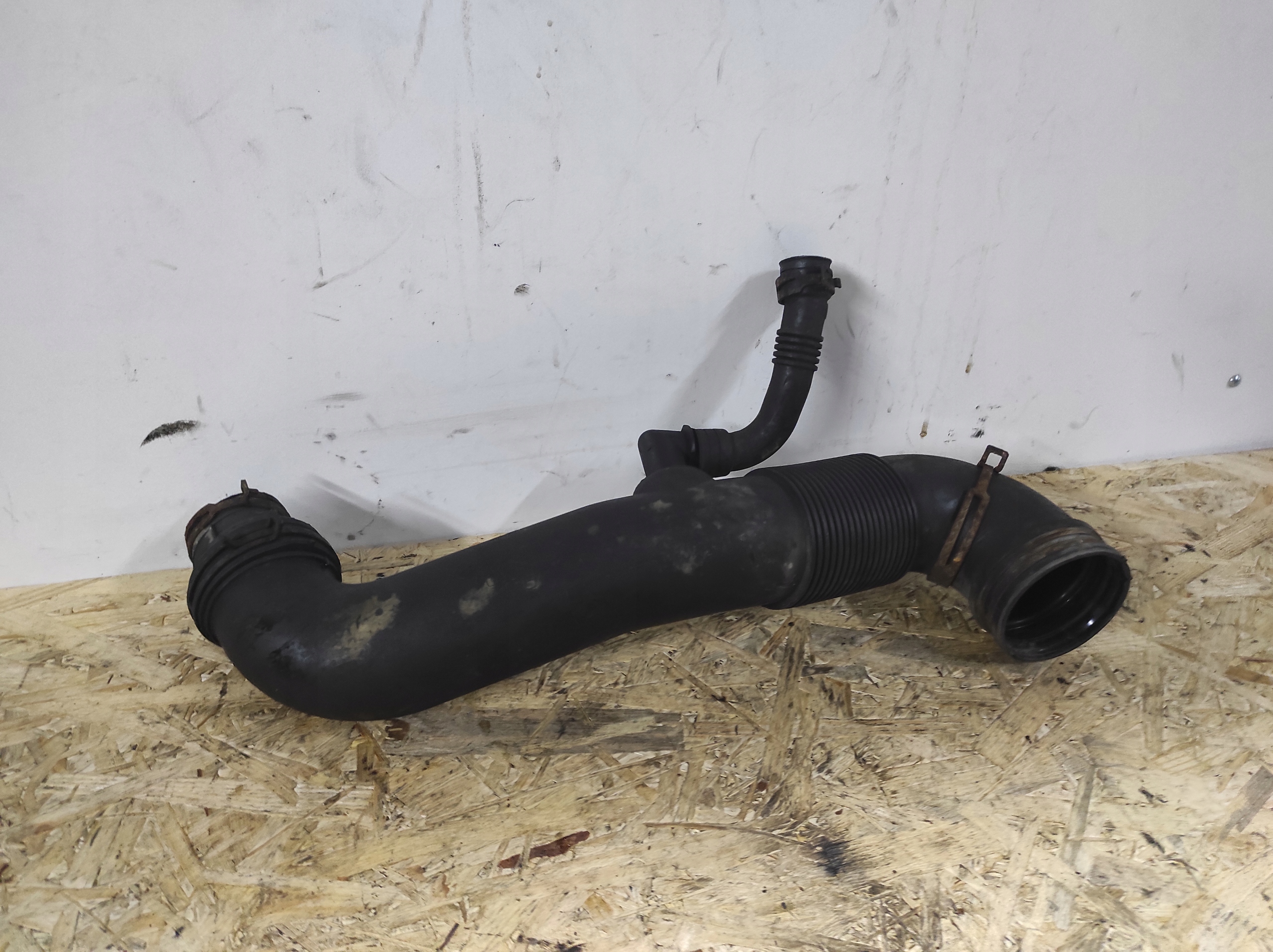 pipe air VW T-5 7E0 129 615 D