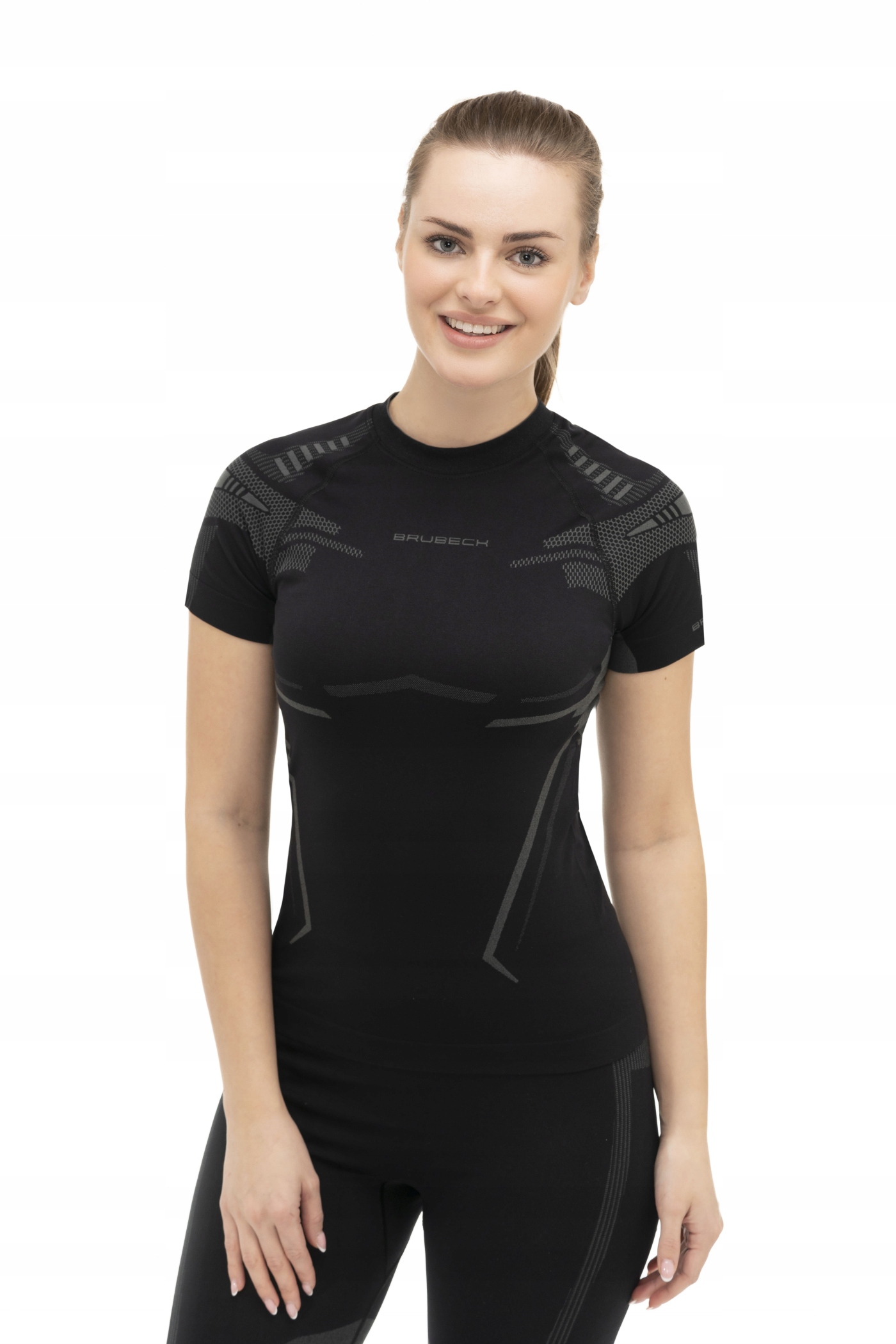 SPORTOWA KOSZULKA TERMOAKTYWNA BRUBECK DRY M Dekolt okrągły