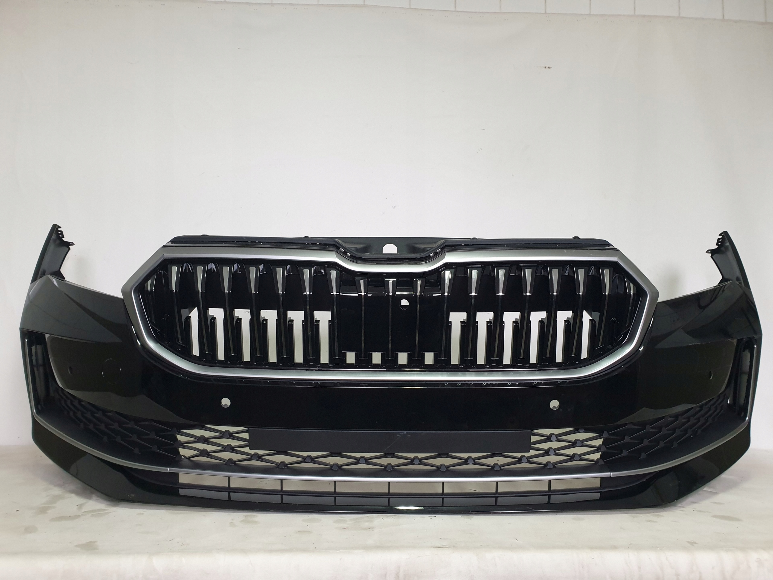 SKODA SUPERB IV 3P0 23-> bumper front front 6 x PDC cover 3P0807221