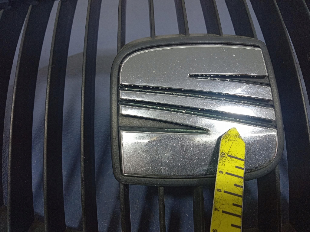 seat Toledo III ALTEA Leon II решетка радиатора 5P0853654