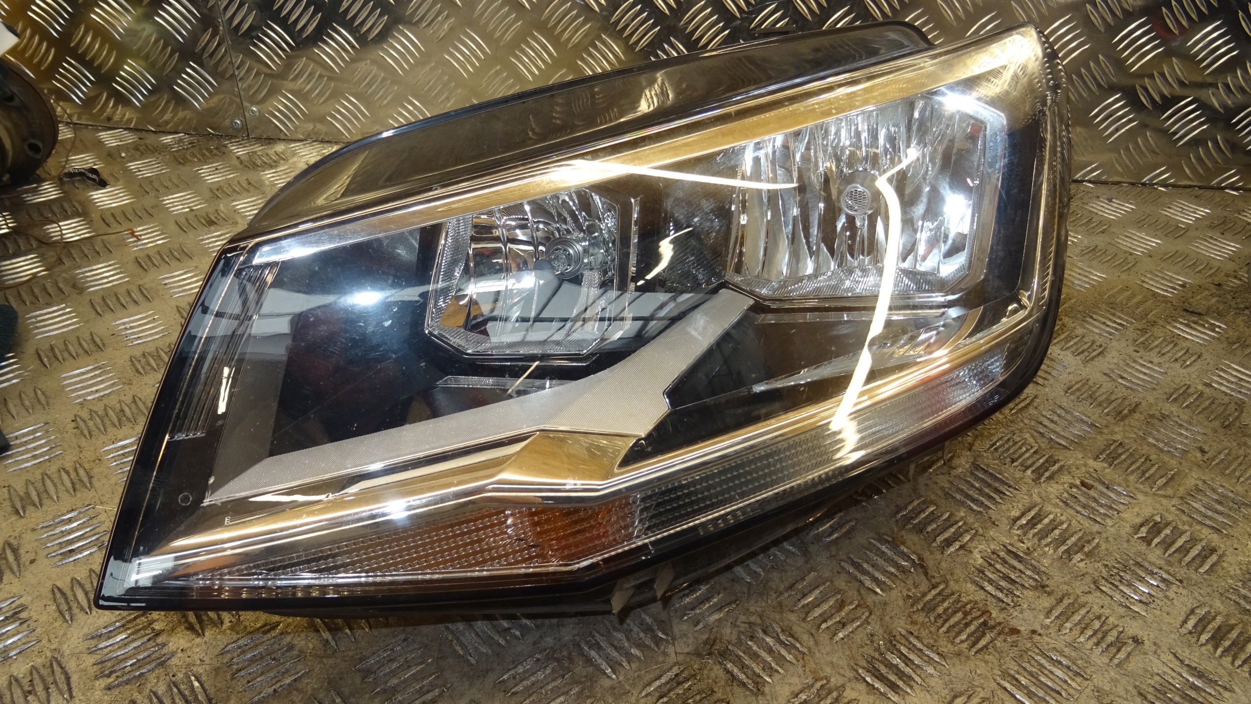 VW Caddy IV light left front 2K1941005B