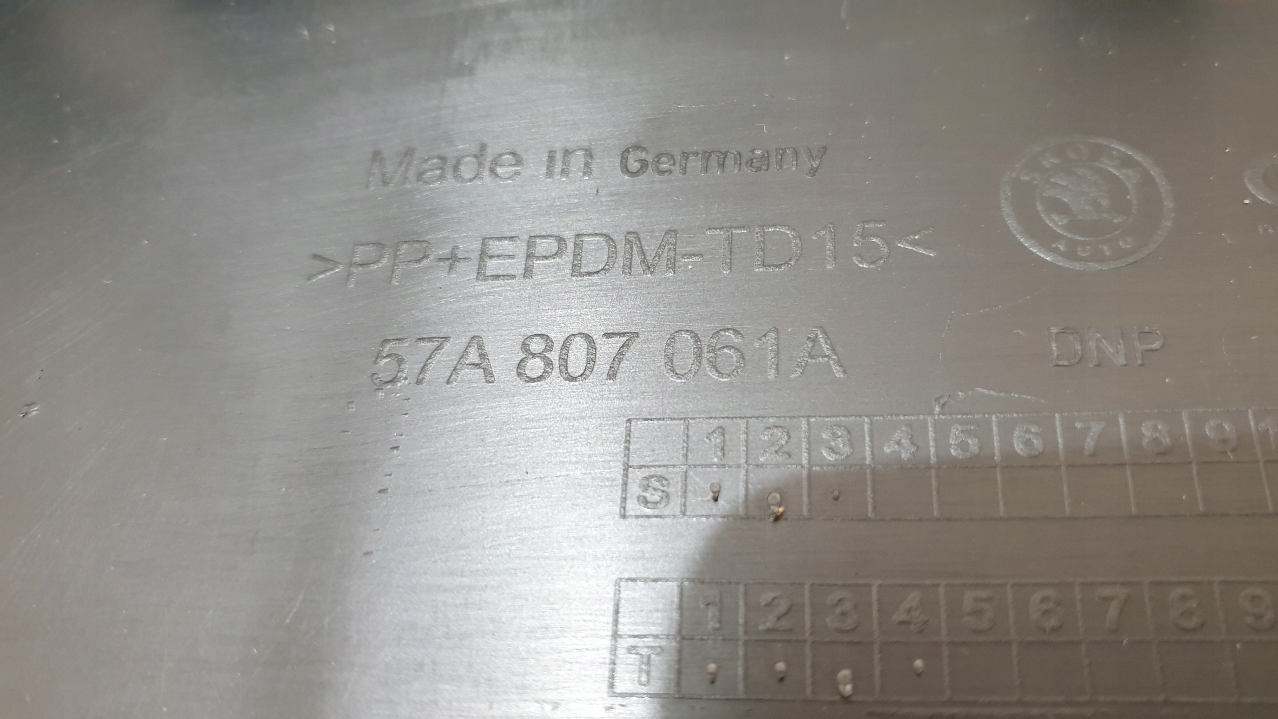 SPOILER OSŁONA DOKŁADKA SKODA KAROQ SPORTLINE NOWE Numer katalogowy oryginału 57A807061A