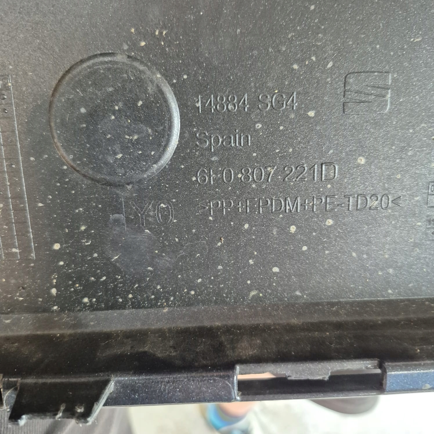 SEAT IBIZA V 6F0 17- bumper front front PDC 6F0807221D B.LADNY