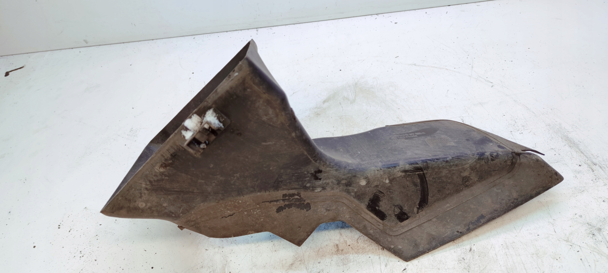 LUFTANSAUGKANAL LINKS AUDI A4 B7 2.0 TFSI 8E0117335N