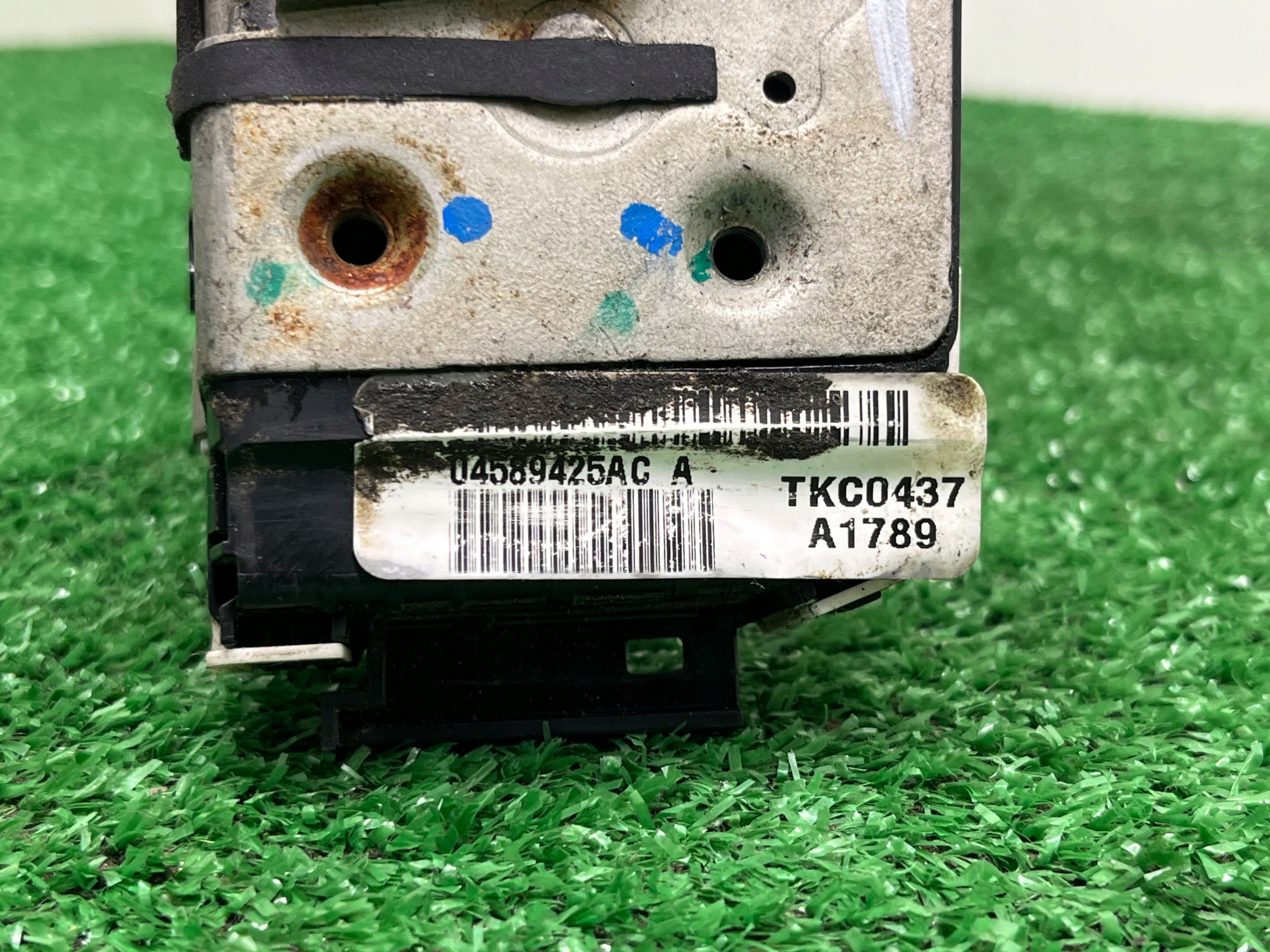 lock door left rear part rear CHRYSLER SEBRING 04589425AC