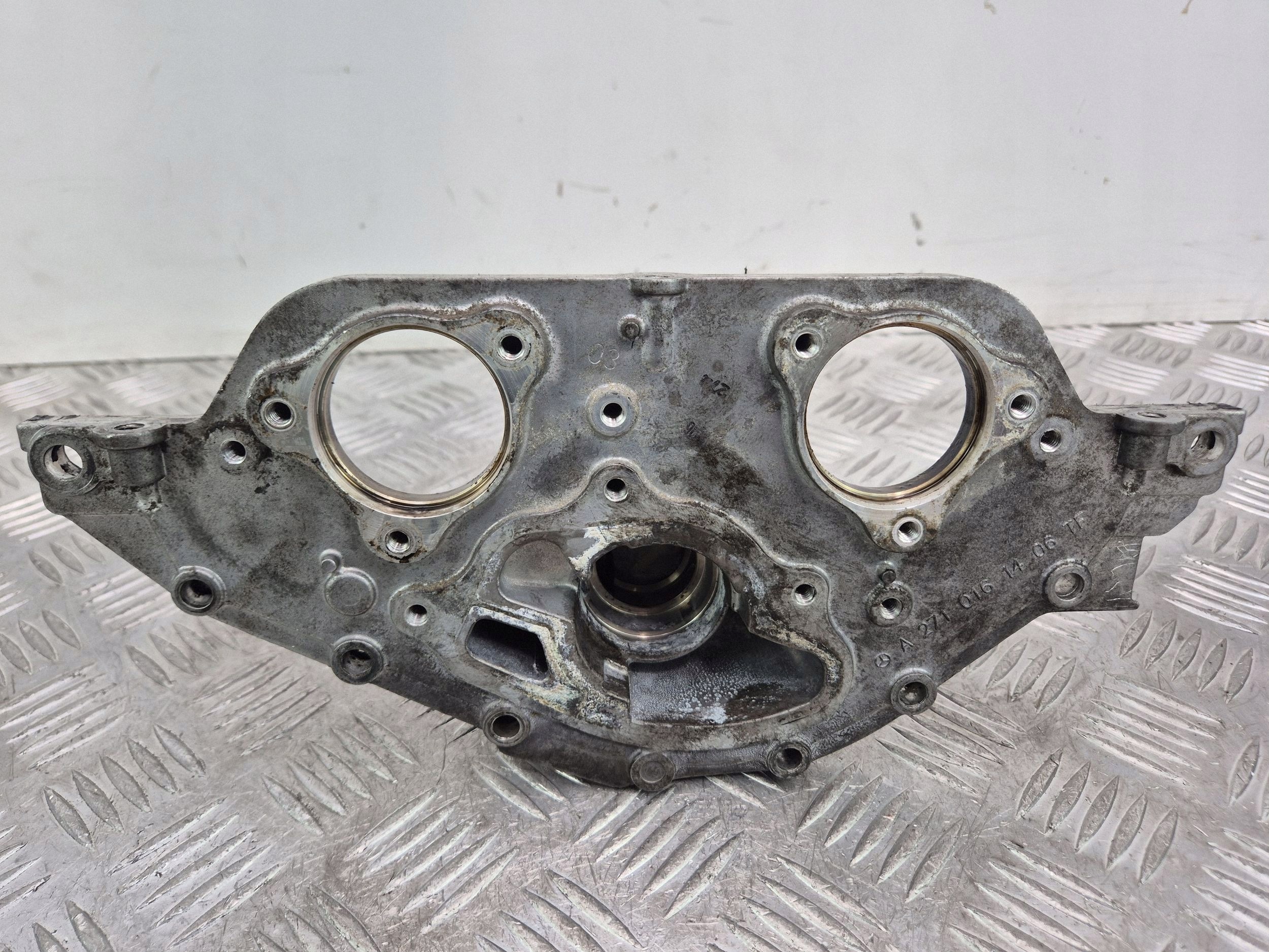 Couvercle carter distribution Mercedes C200 CGI W204 A2710161406 M271.820