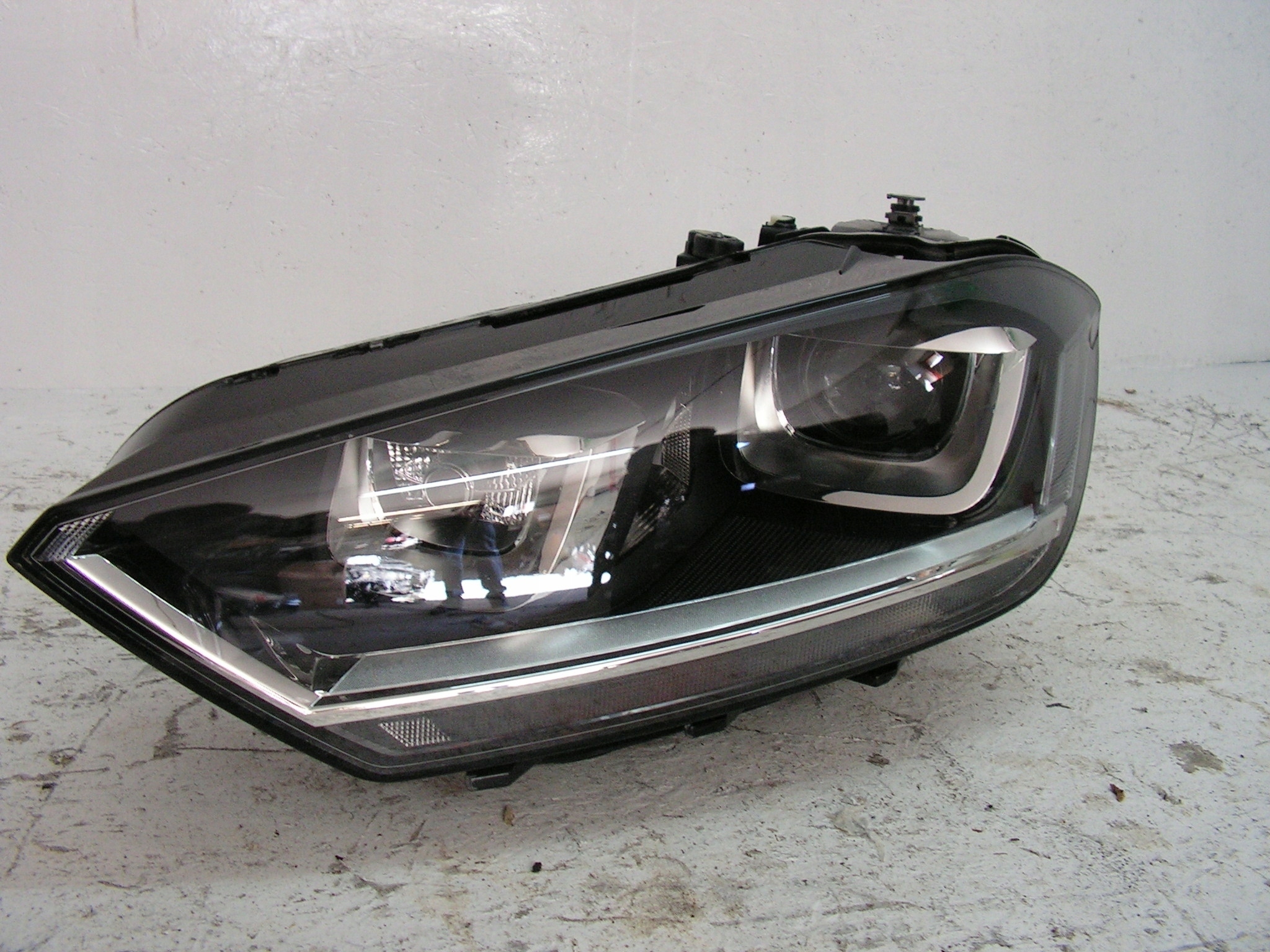 VW Sportsvan light Bi Xenon left front 517941031B