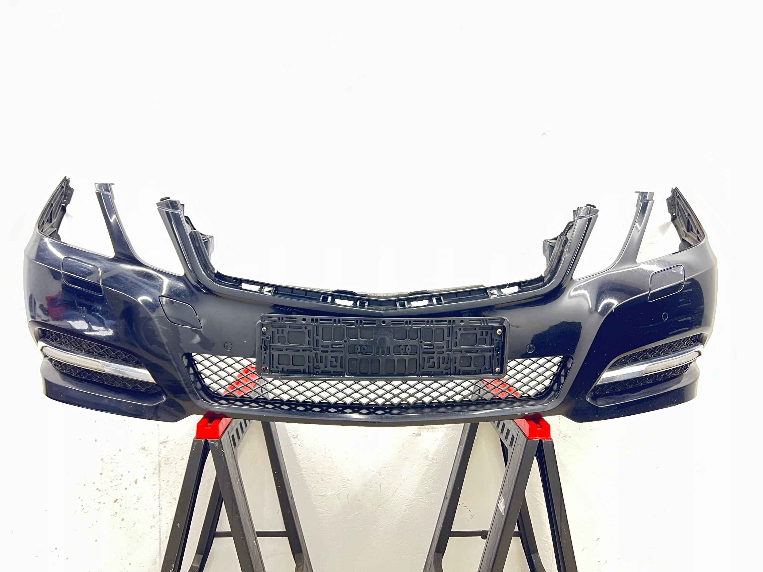 MERCEDES E-KLASA W212 LAKIER 197 front bumper LED 6XPDC below RADARY