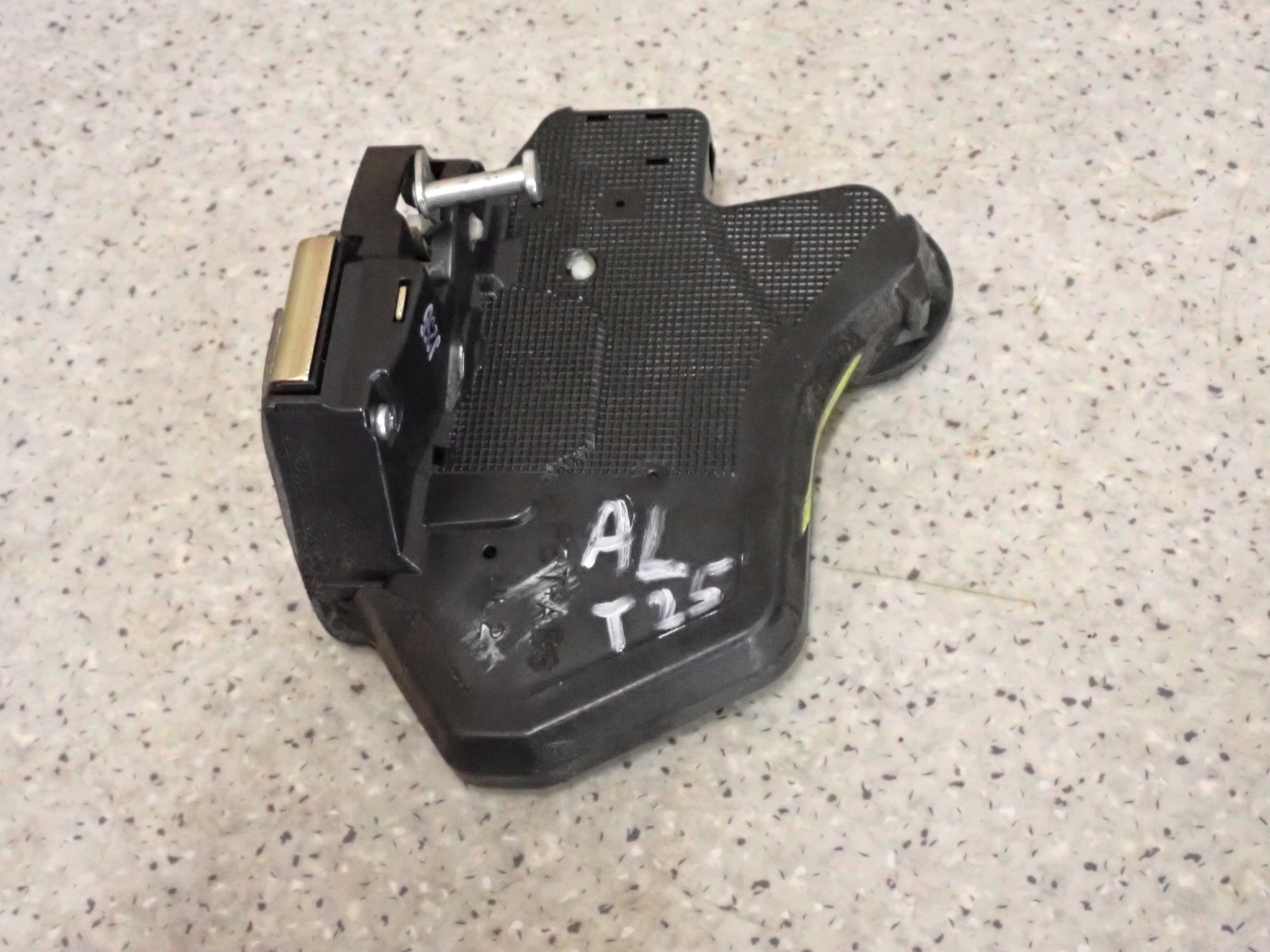 TOYOTA AVENSIS 02-07 ЗАМОК ДВЕРІ ЗАДНІЙ ЛІВИЙ