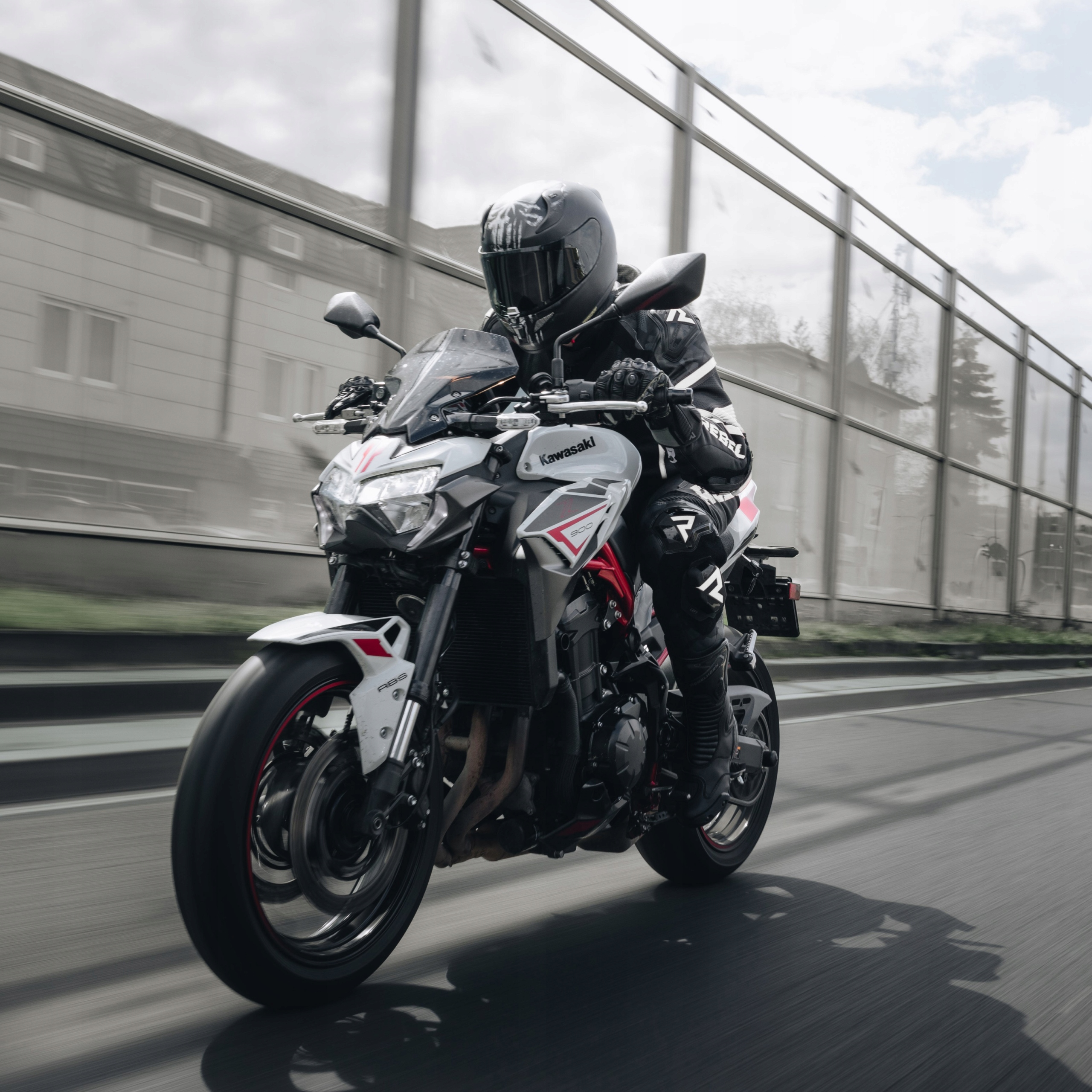 KURTKA MOTOCYKLOWA | REBELHORN REBEL BLK/WHT | MĘSKA SKÓRZANA GARB + GRATIS Model Rebel