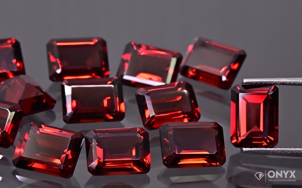 Granátové jablko Pirop A fasetovaný oktagon 8x6 mm