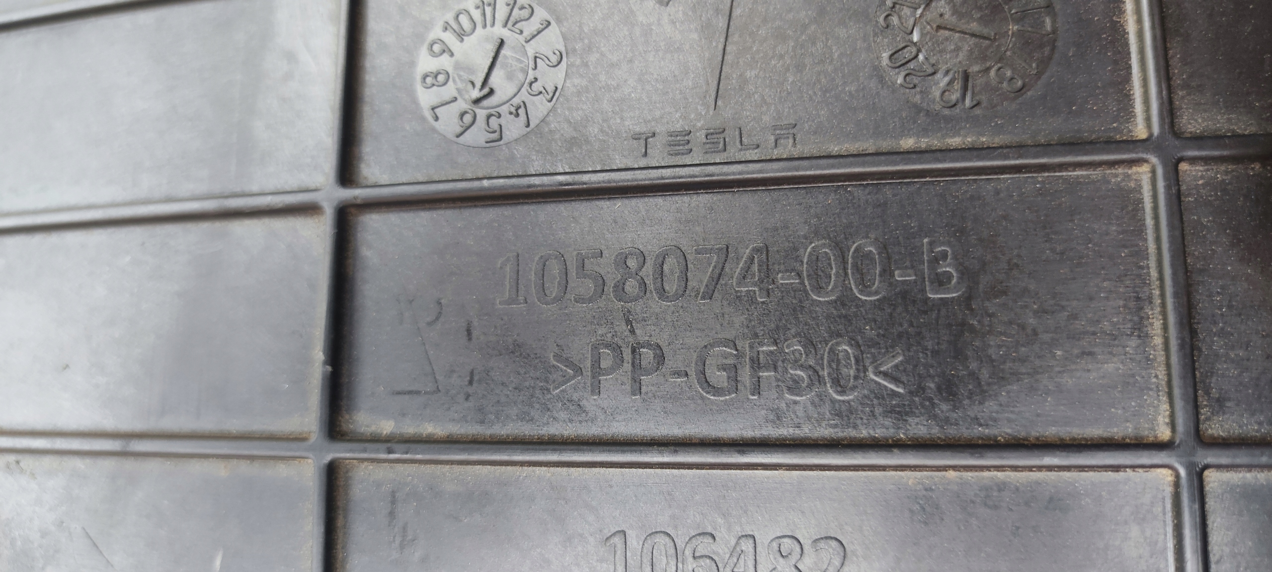 tesla MODEL S 2016-2020 решетка радиатора 105802200B