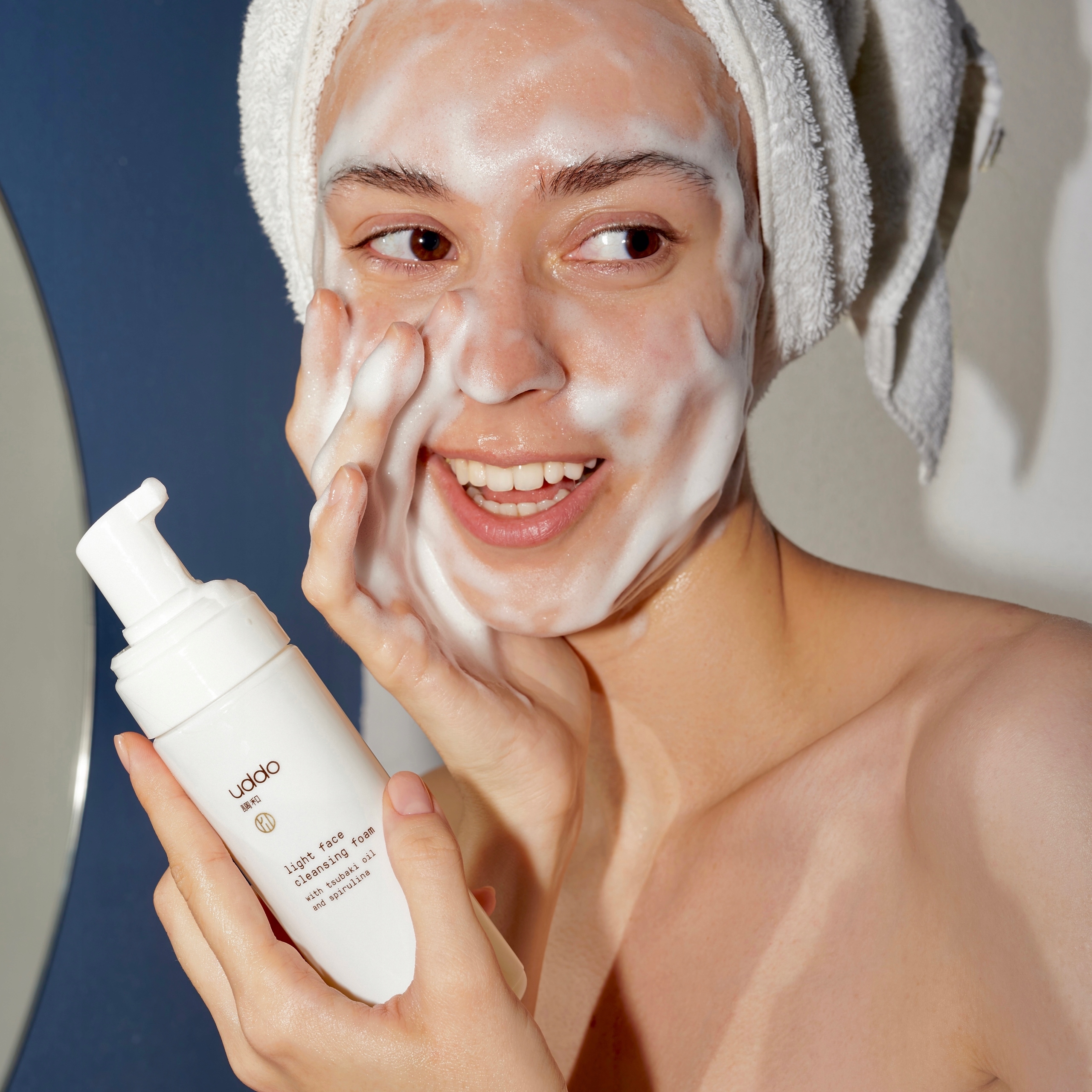 PIANKA DO MYCIA twarzy OCZYSZCZAJĄCA z olejem tsubaki LEKKA FORMUŁA 150ml Opakowanie butelka z pompką