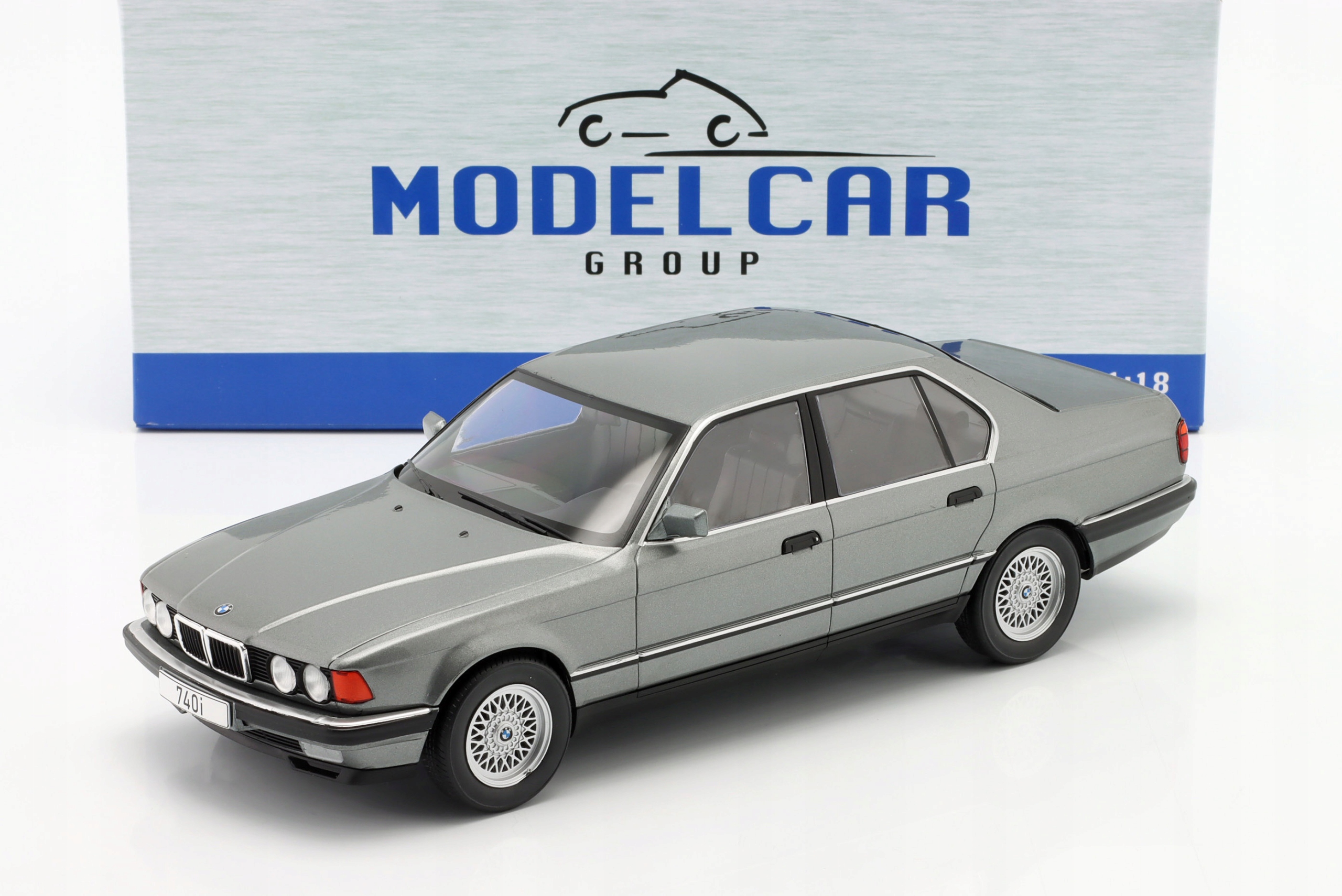 Bmw 740i (E32) 1992 Šedá metalíza Antracit Mcg 1:18 Model Mcg 18161 18161