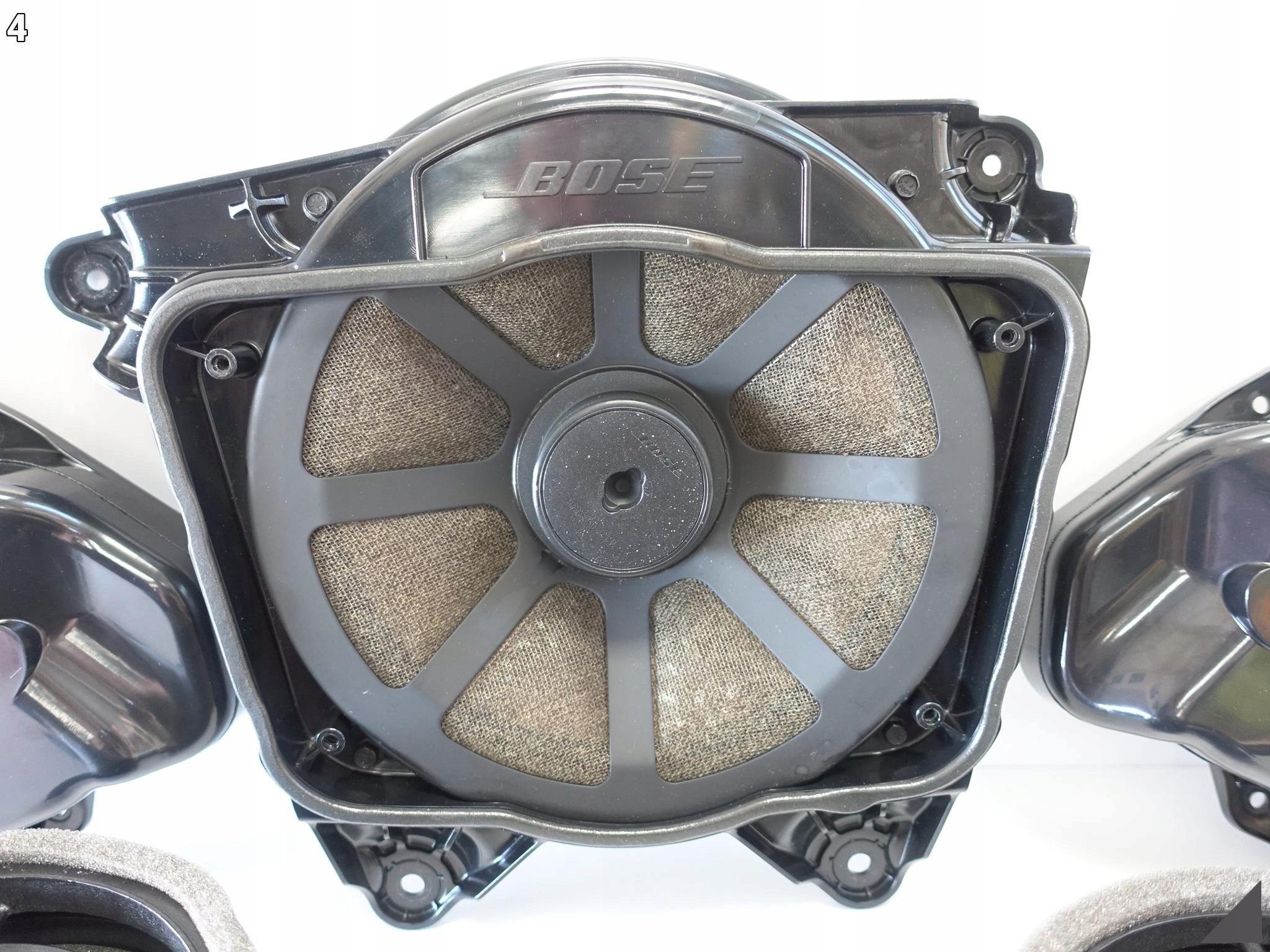 AUDI A8 S8 4H0 D4 SESTAVA SUBWOOFER repráků BOSE