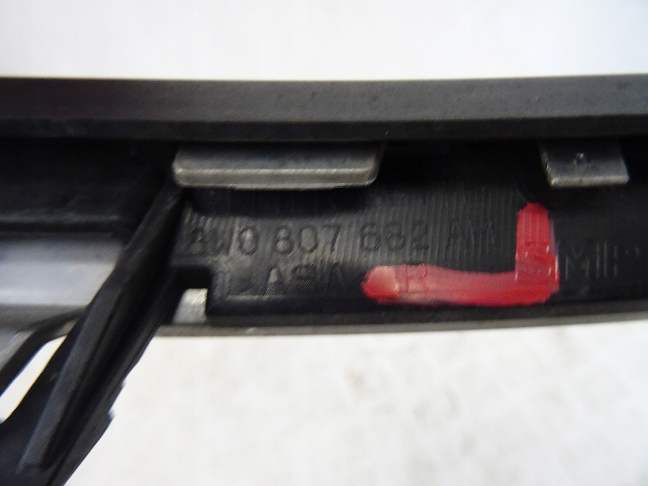 grid of a bumper front front right AUDI A4 B9 S-LINE LIFT 8W0807682AM