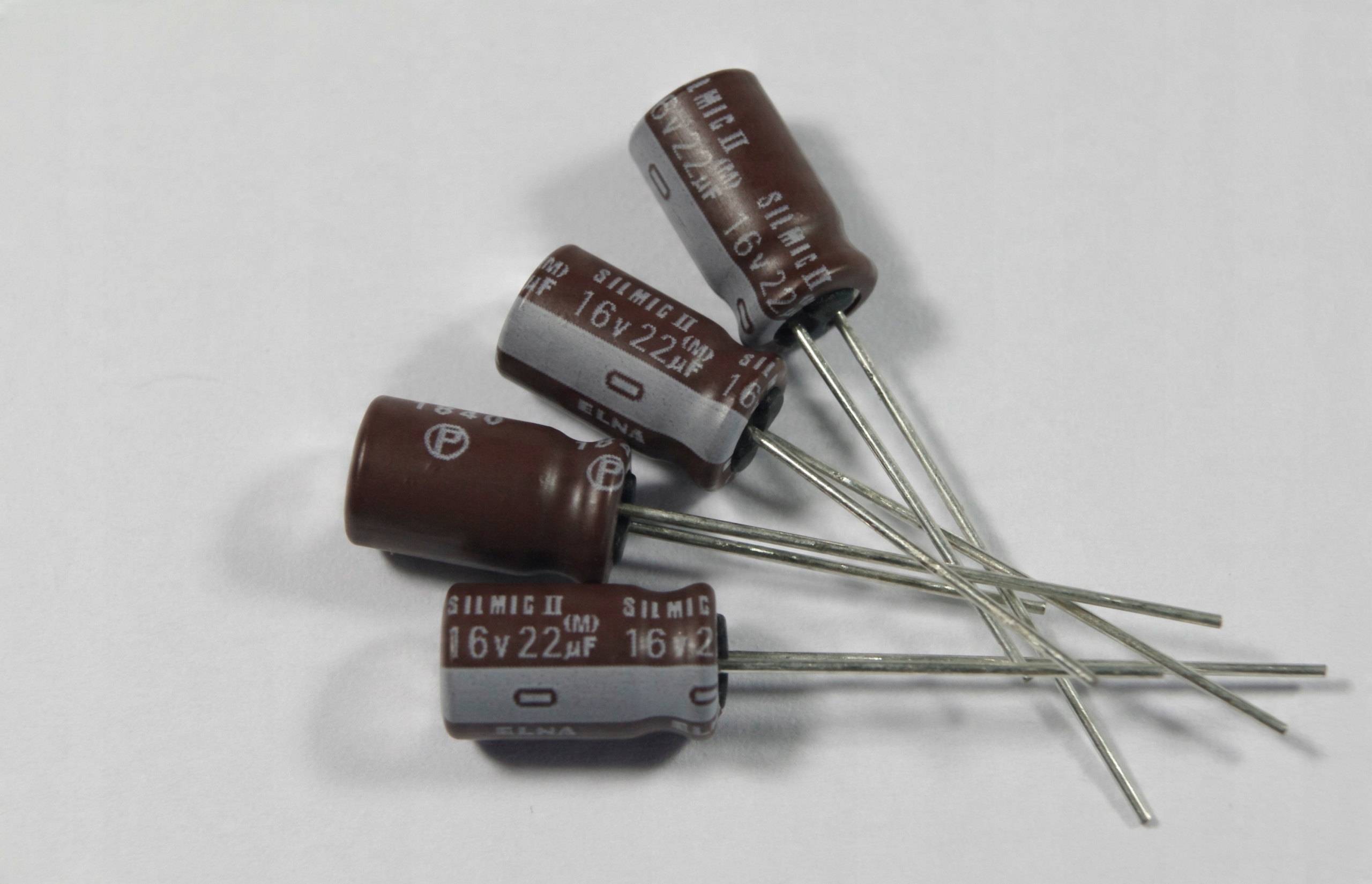 

Kondensator 22uF/16V Elna Silmic II Rfs x 5 szt