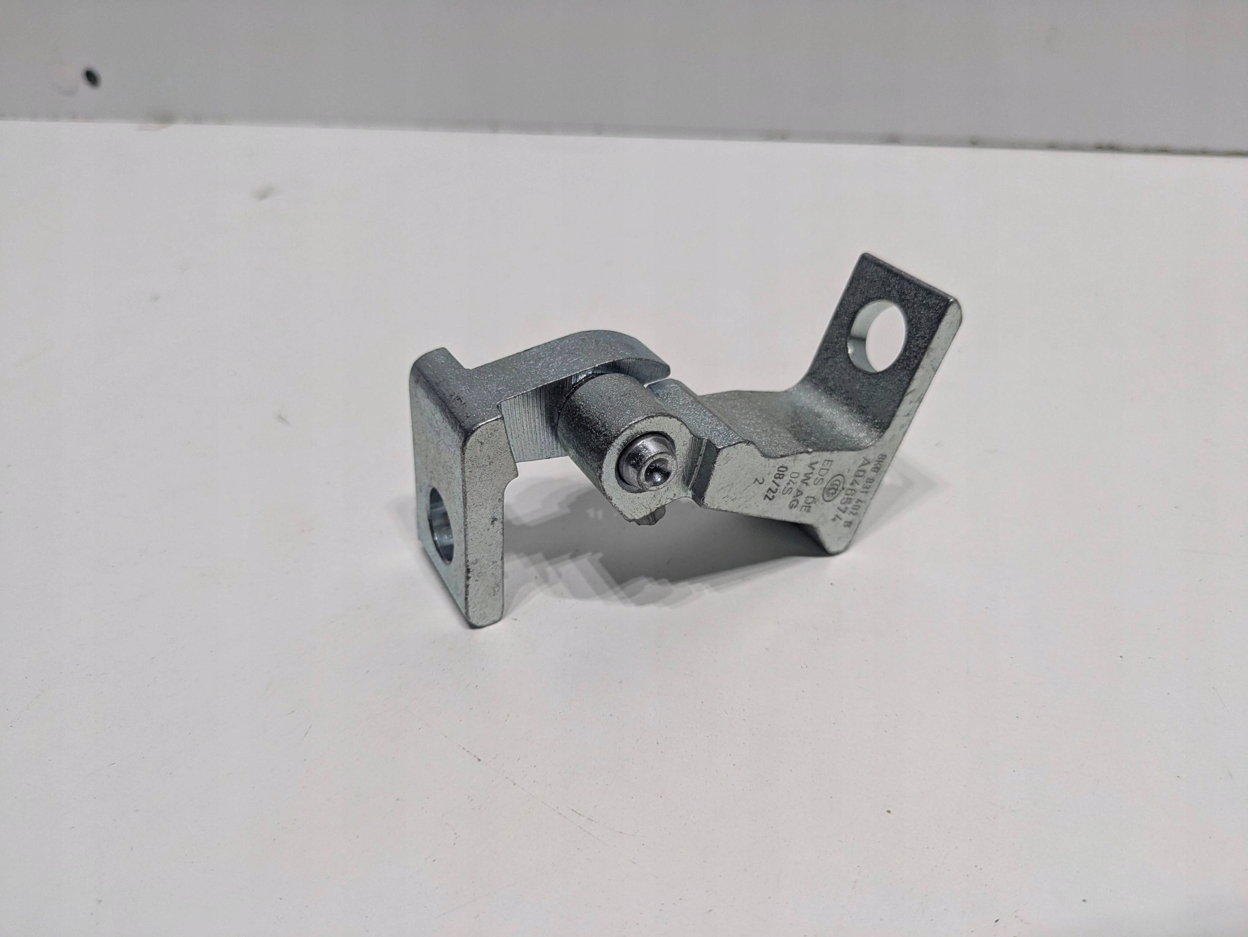 hinge upper front front side right Volkswagen Jetta VI 8K0831402D