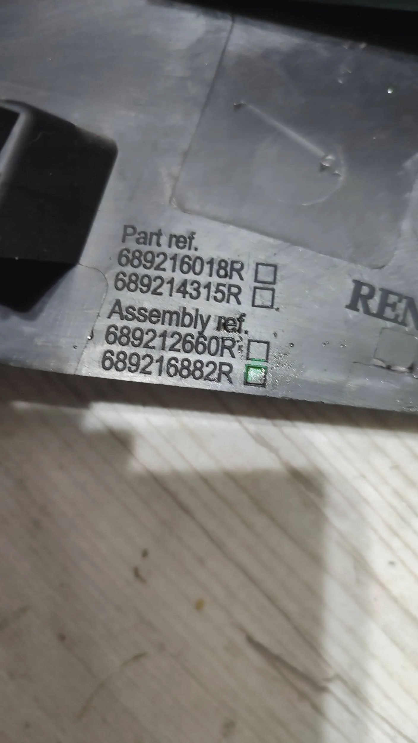 Dacia Duster II 17r 1.2 left side cover Tunel central