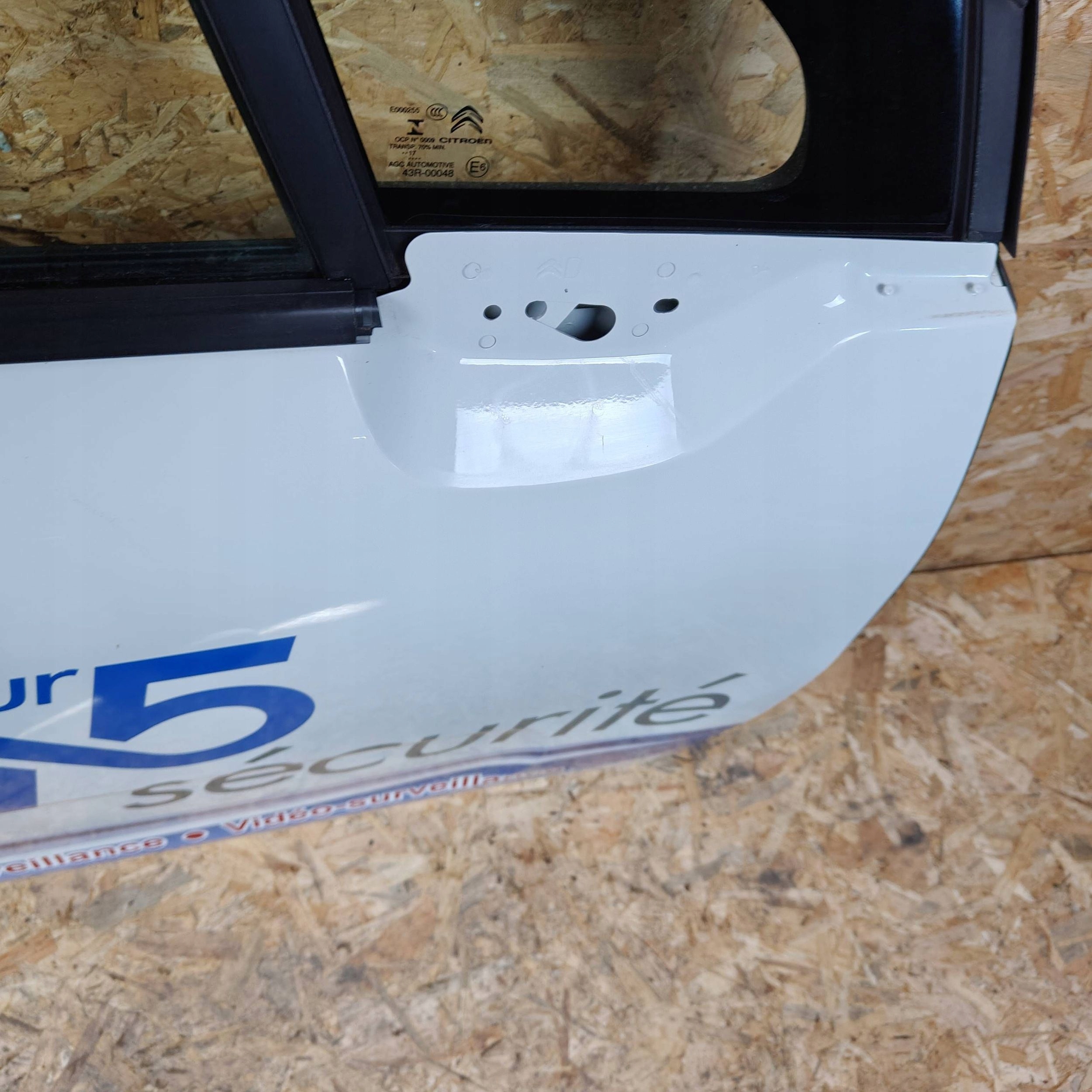dveře přední předek strana pravá Citroen C3