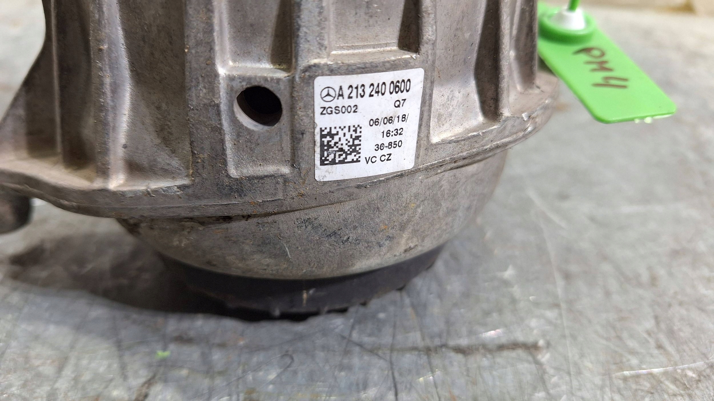 engine mount right A2132400600 MERCEDES W213