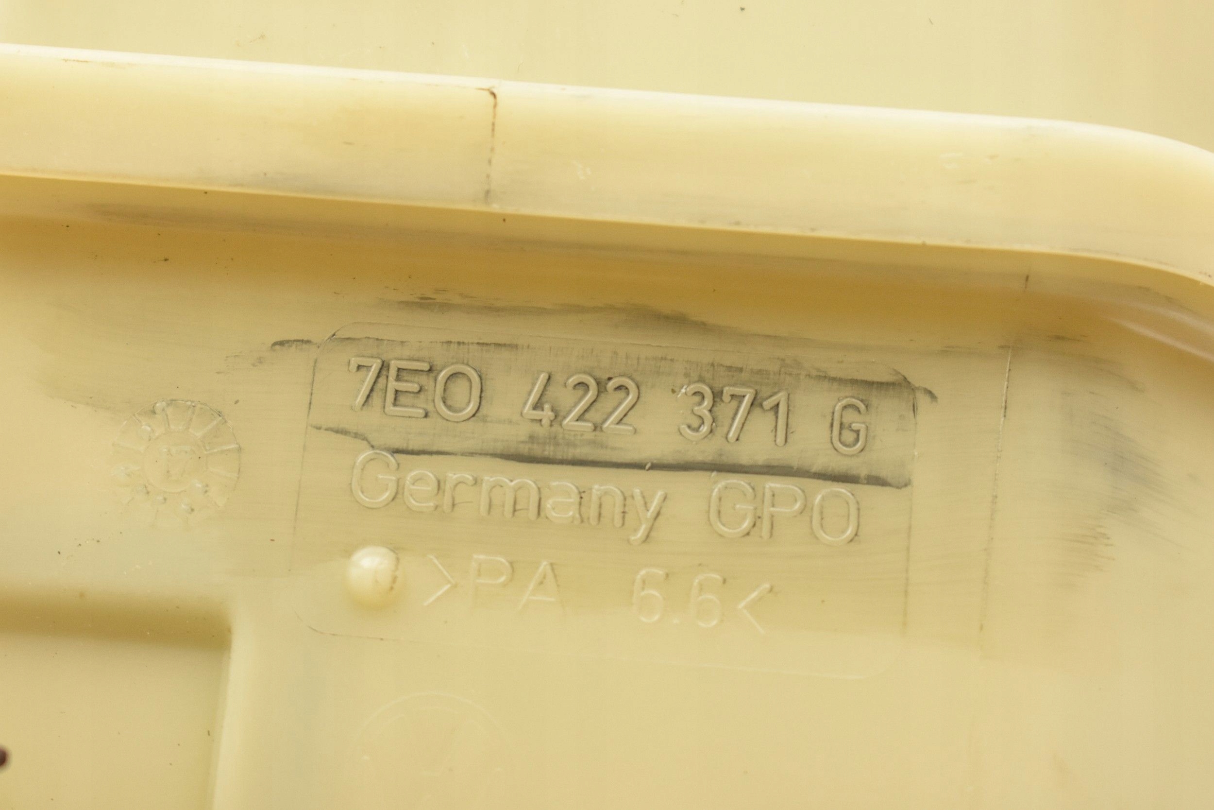 ZBIORNIK PLYNU WSPOMAGANIA 7E0422371G T5 T6 2 0D Part manufacturer Volkswagen OE