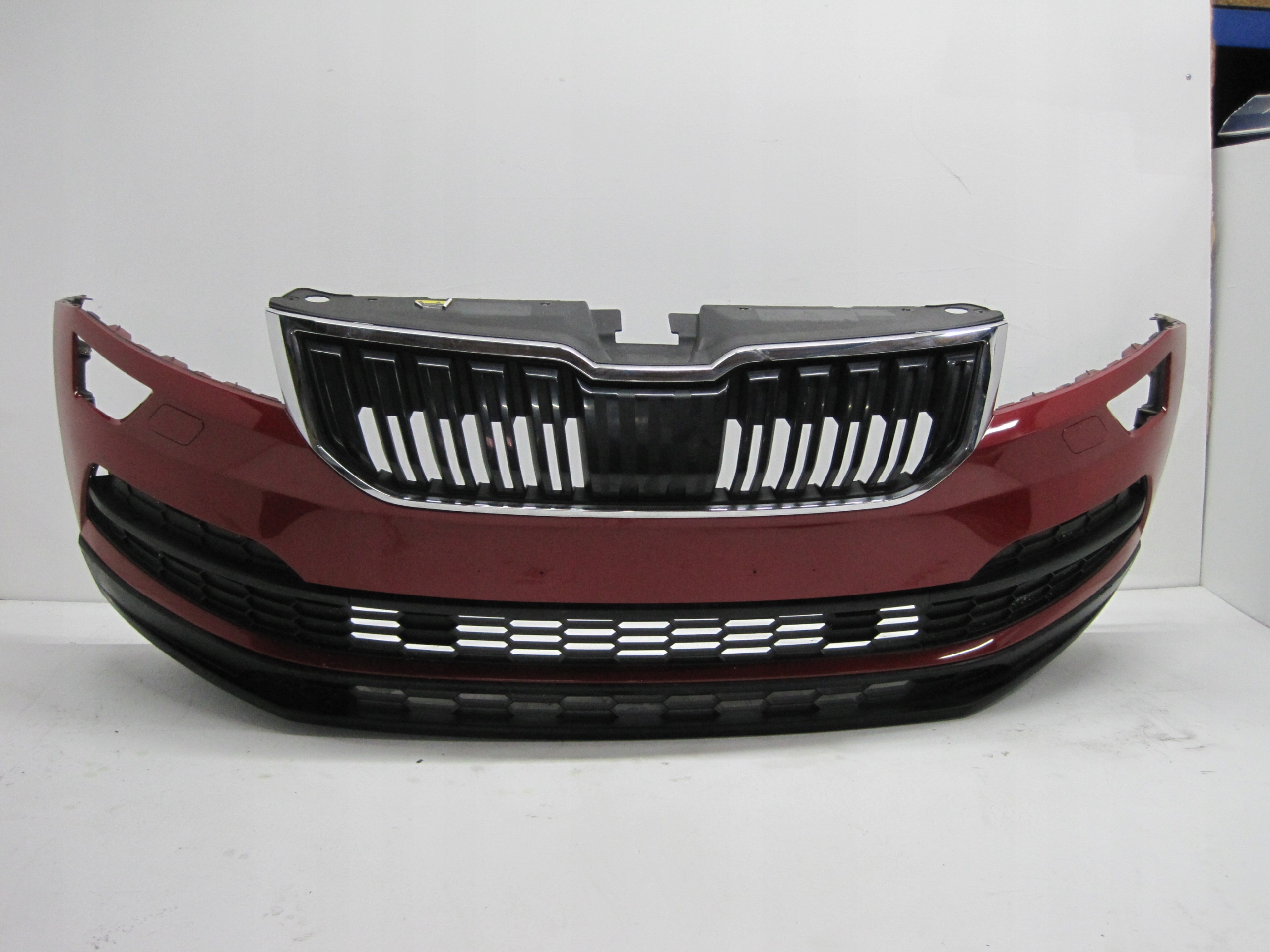 bumper SKODA KAROQ 57A 22R below RADAR XENON front front