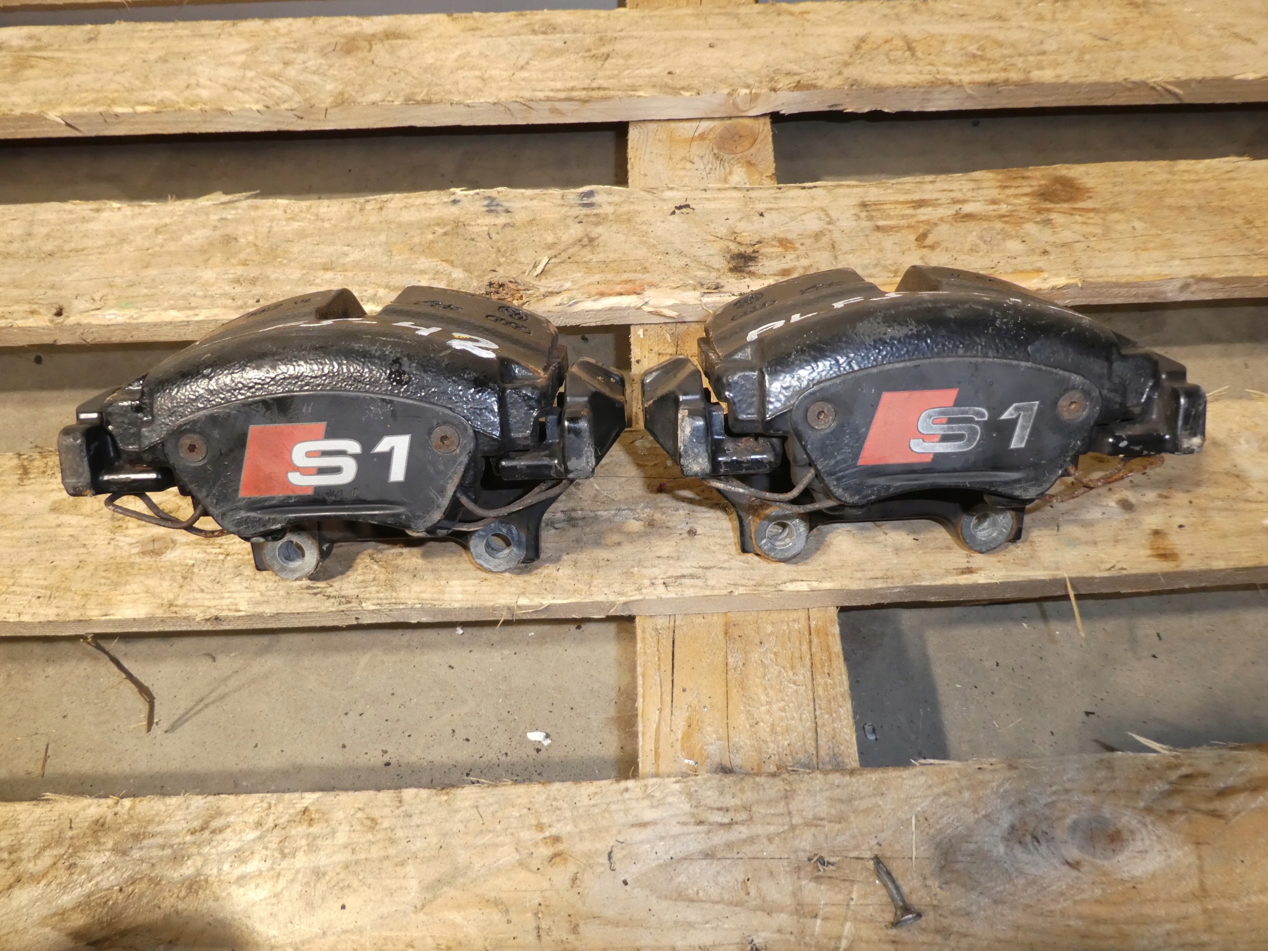 calipers caliper KOMPLET front AUDI A1 S1