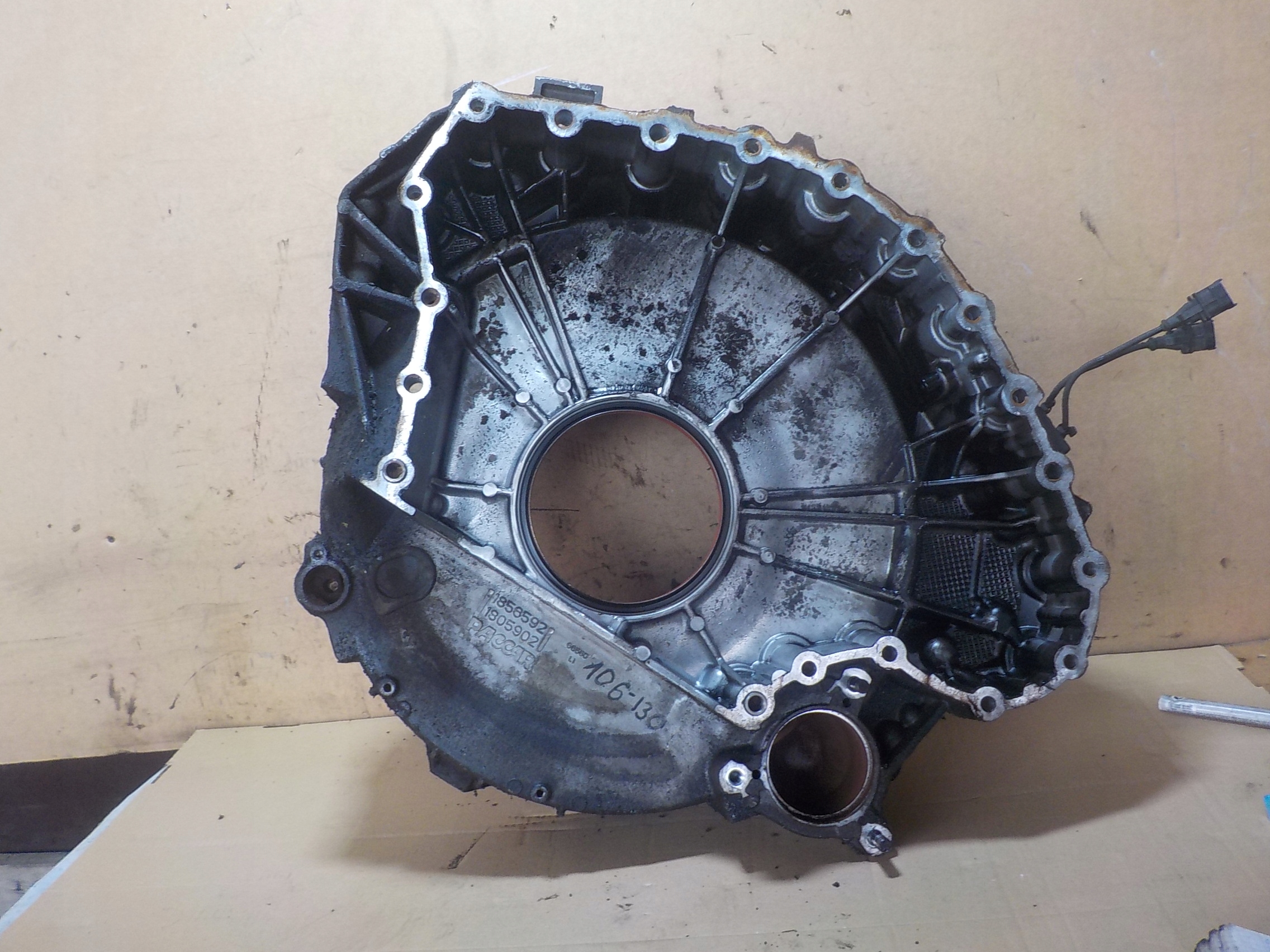 1856592 1805902 - КОРПУС МАХОВИКА DAF XF 106 460 ЄВРО 6