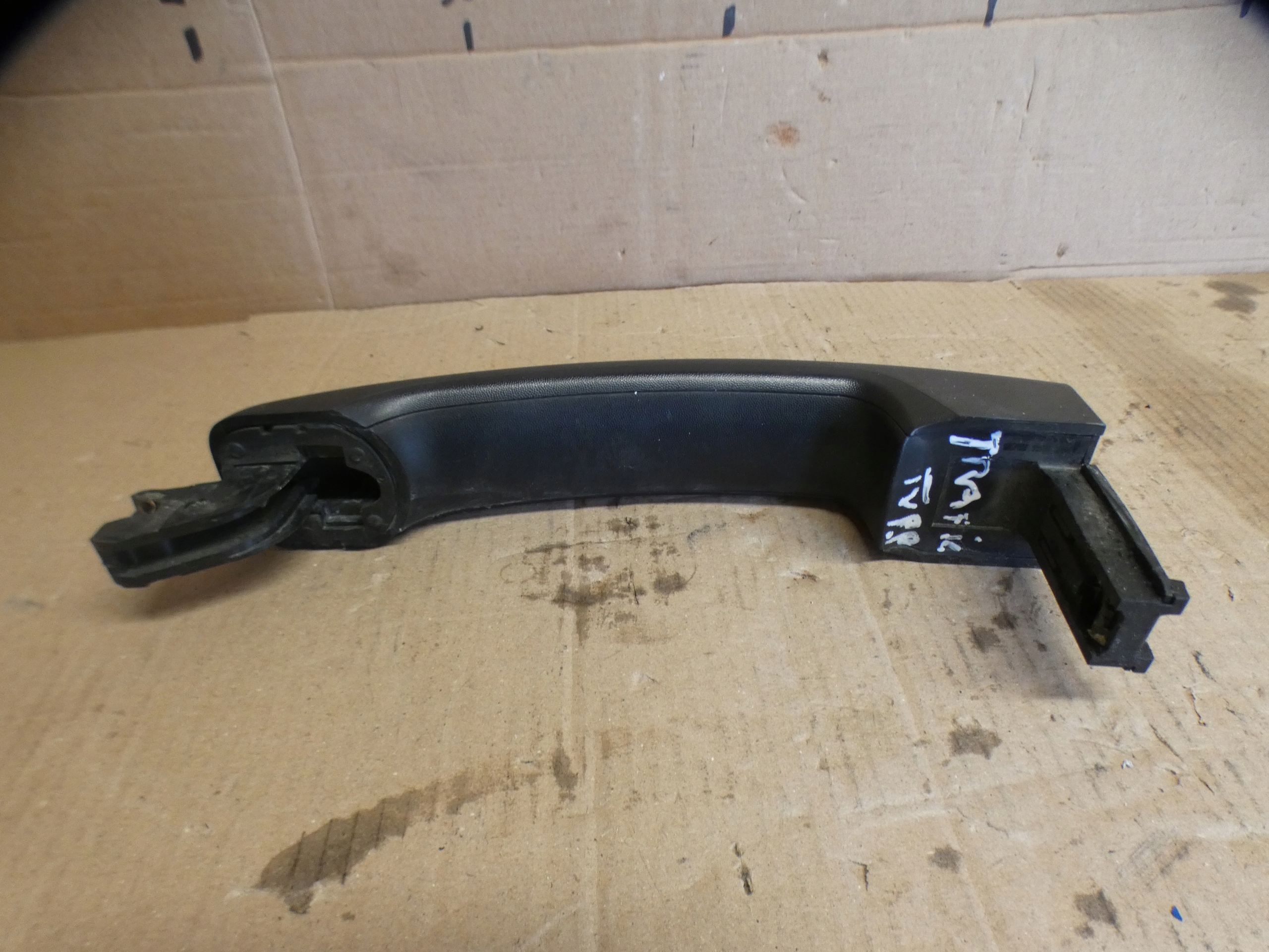 OPEL VIVARO B 14- handle front right 806061829R Z474