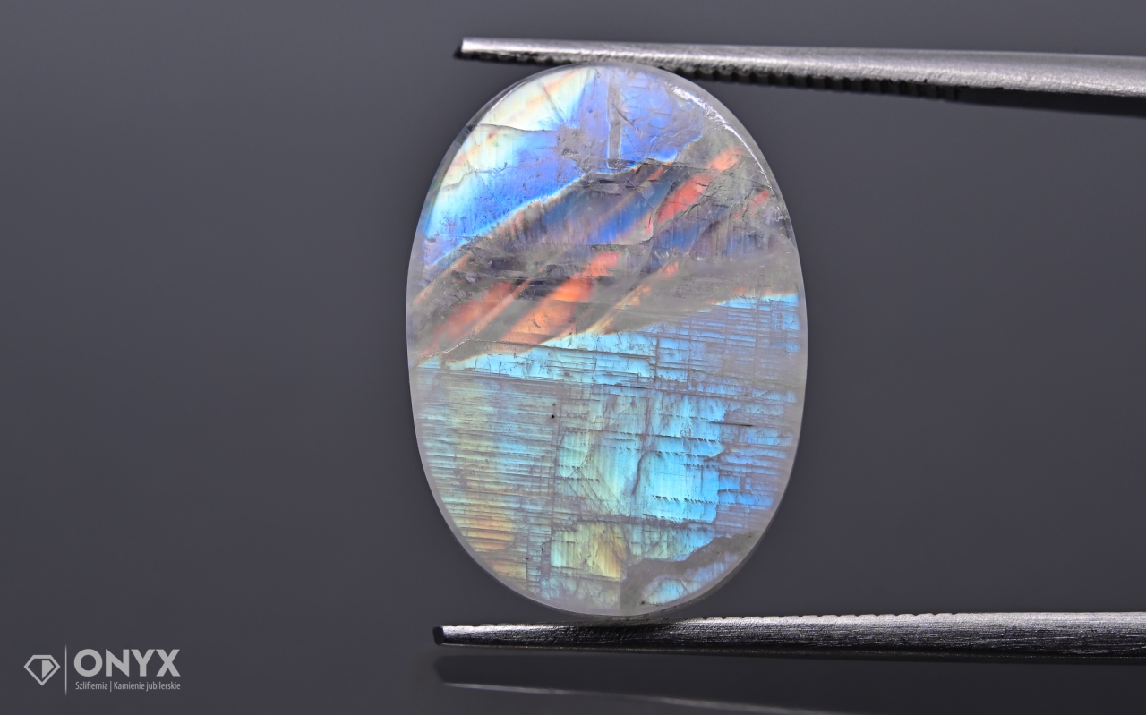 Měsíční kámen mělký ovál 18x13 mm