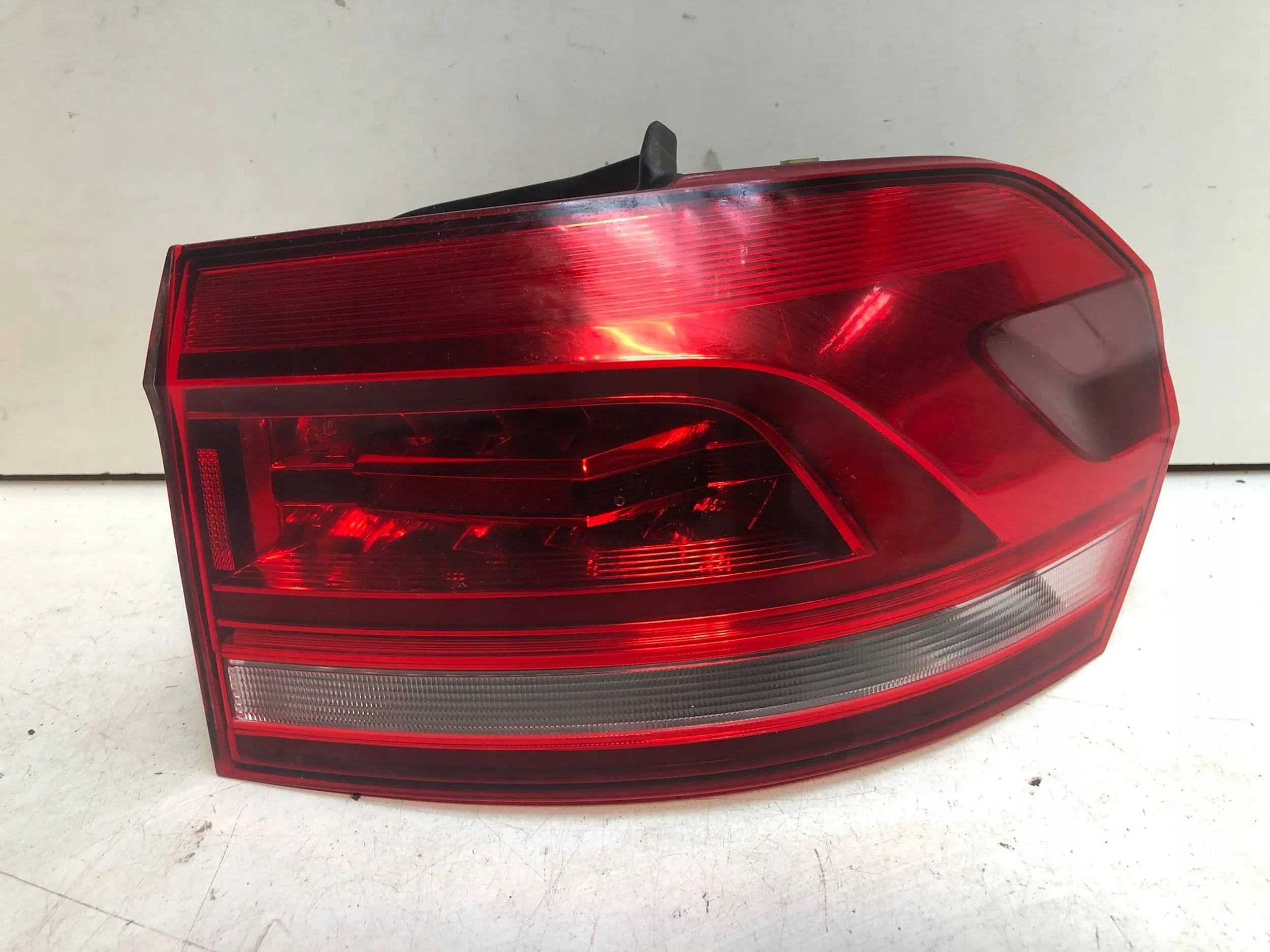 Lampa tył prawy Volkswagen Touran III 2016