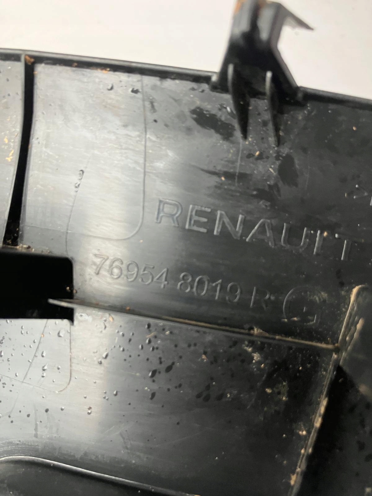 cover of the threshold MEGANE V E-TECH left rear part