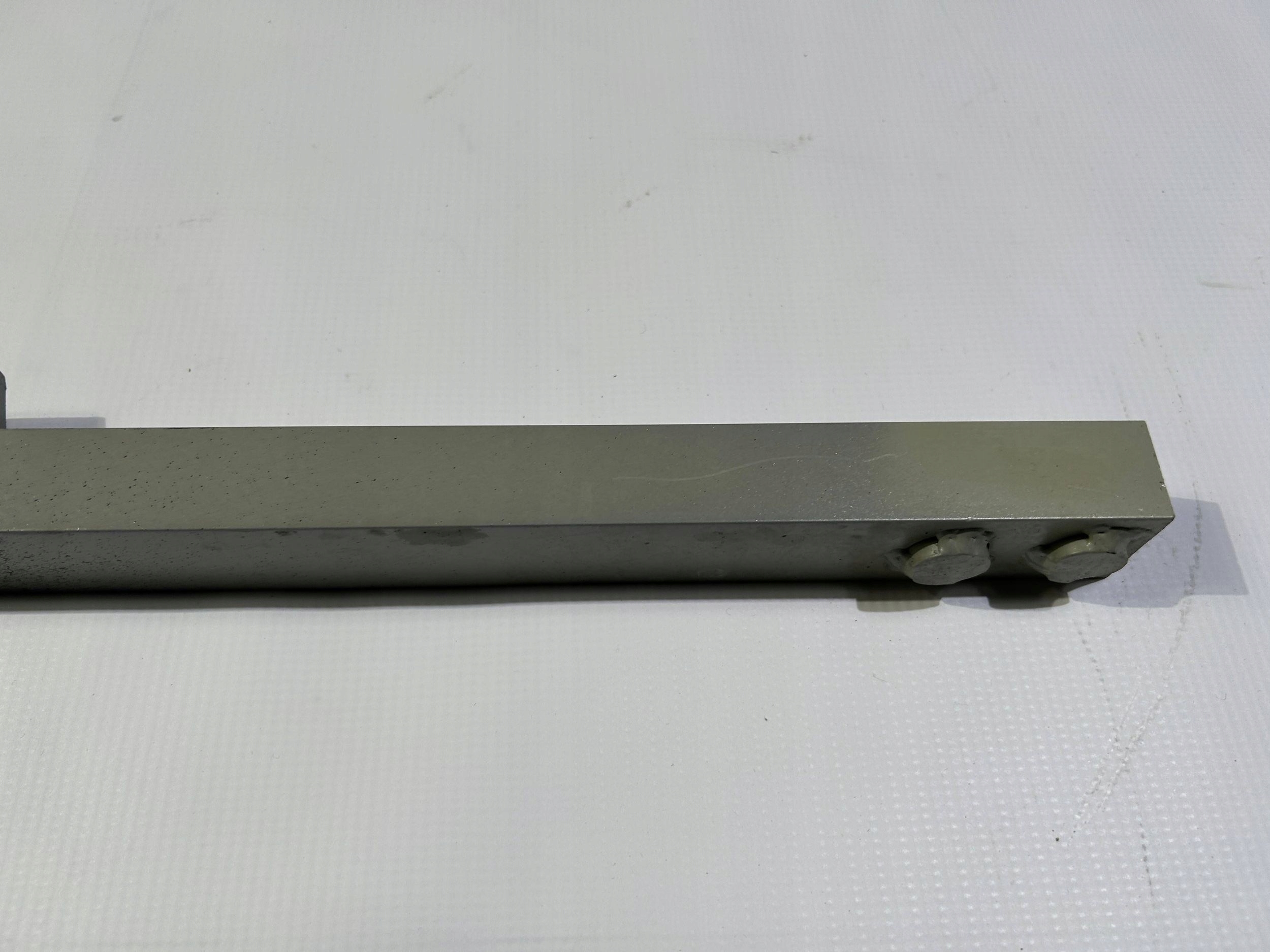 brace sider console front front Maserati GranTurismo 2008