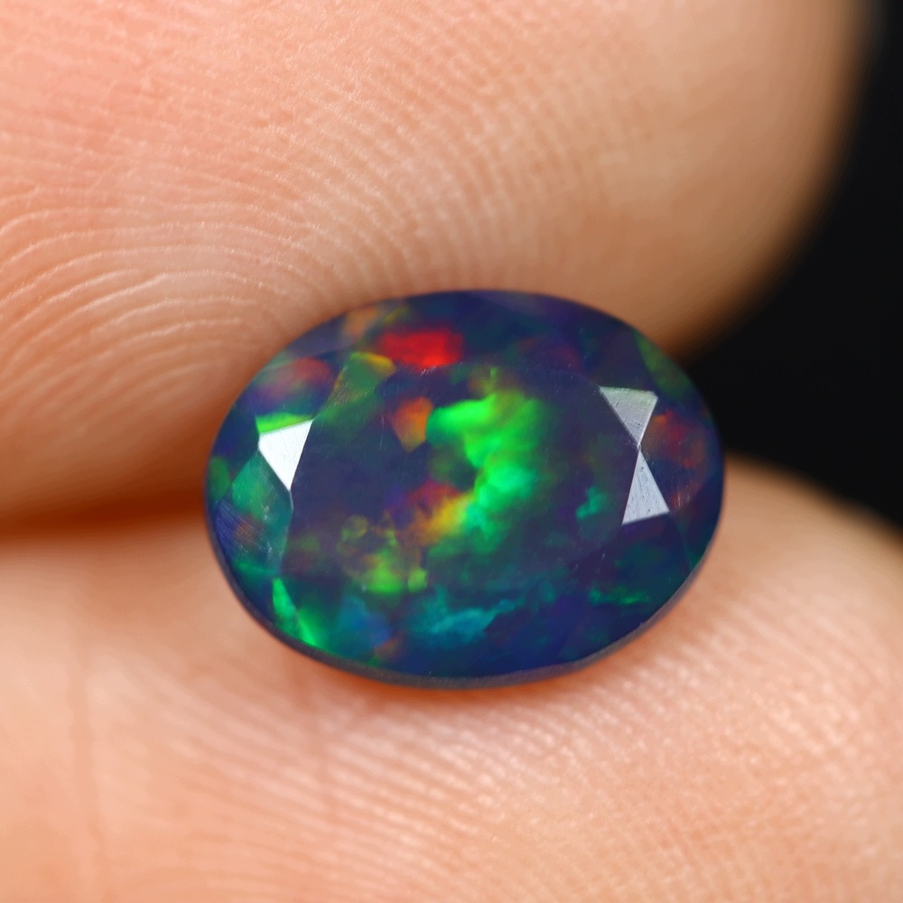 Přírodní opál černý 1.07 ct Ovál Etiopie certifikát Wbd
