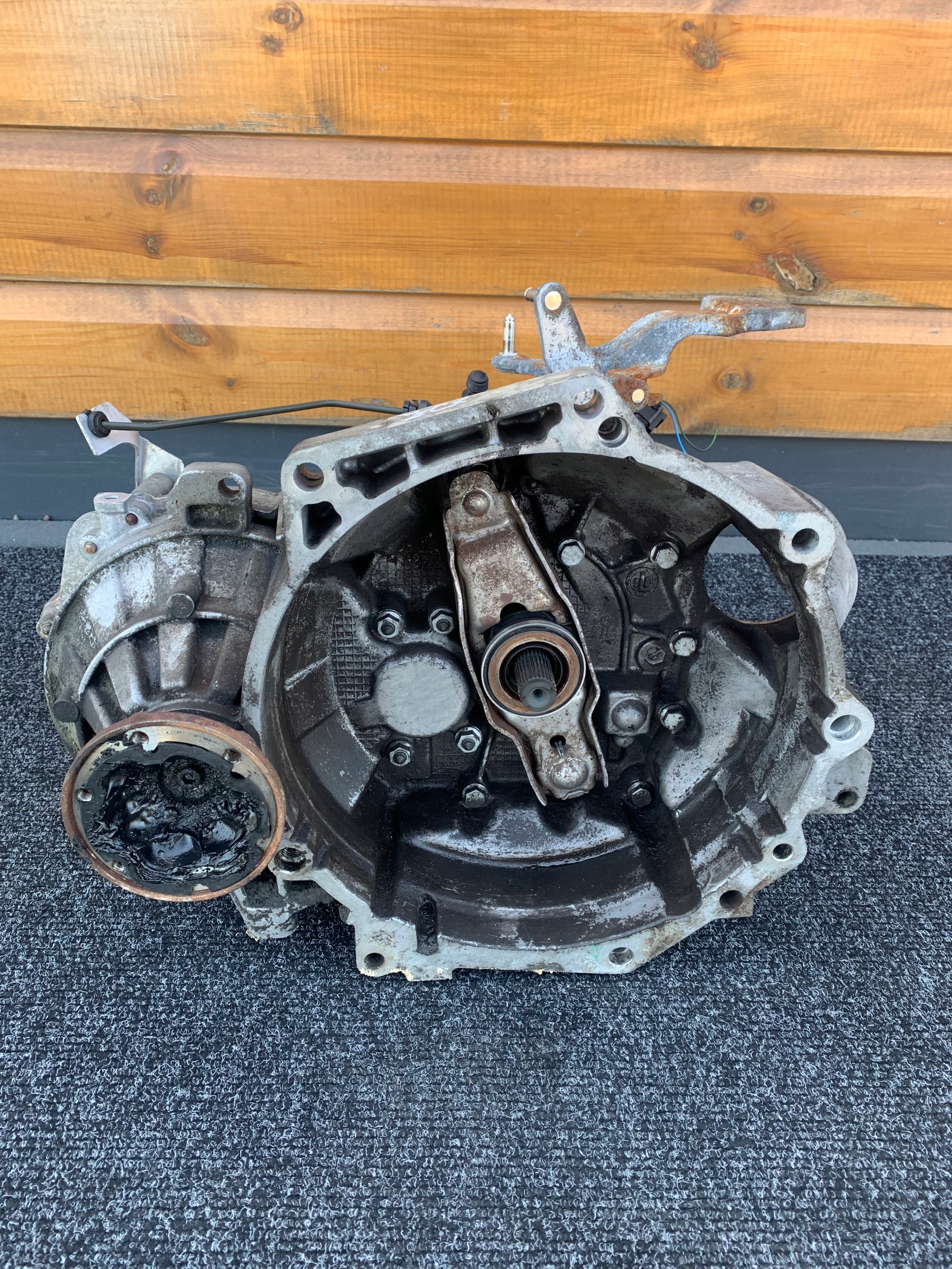 SKRZYNIA BIEGÓW 1.9TDI JCX PASSAT B6 TOURAN OCTAVIA GOLF V LEON II A3 8P